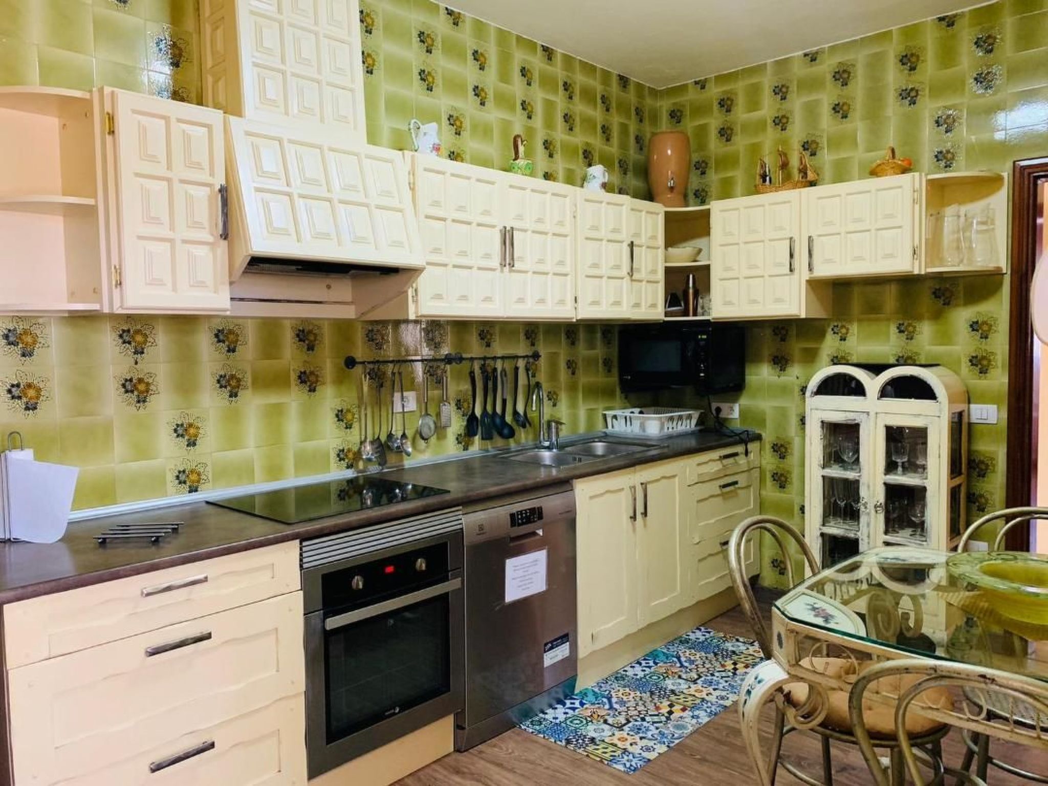 Geräumiges Haus mit exklusivem Schwimmbad und Solarium.-Binnen