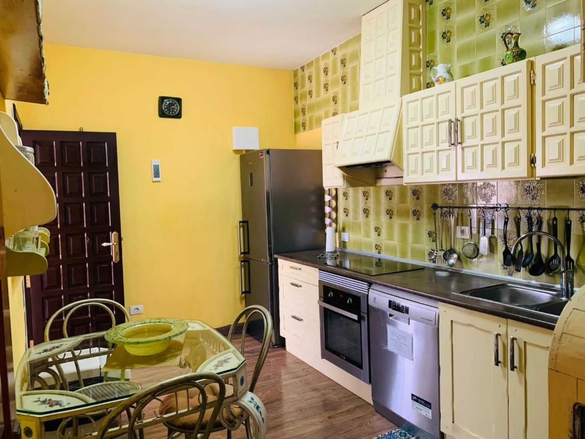 Geräumiges Haus mit exklusivem Schwimmbad und Solarium.-Binnen