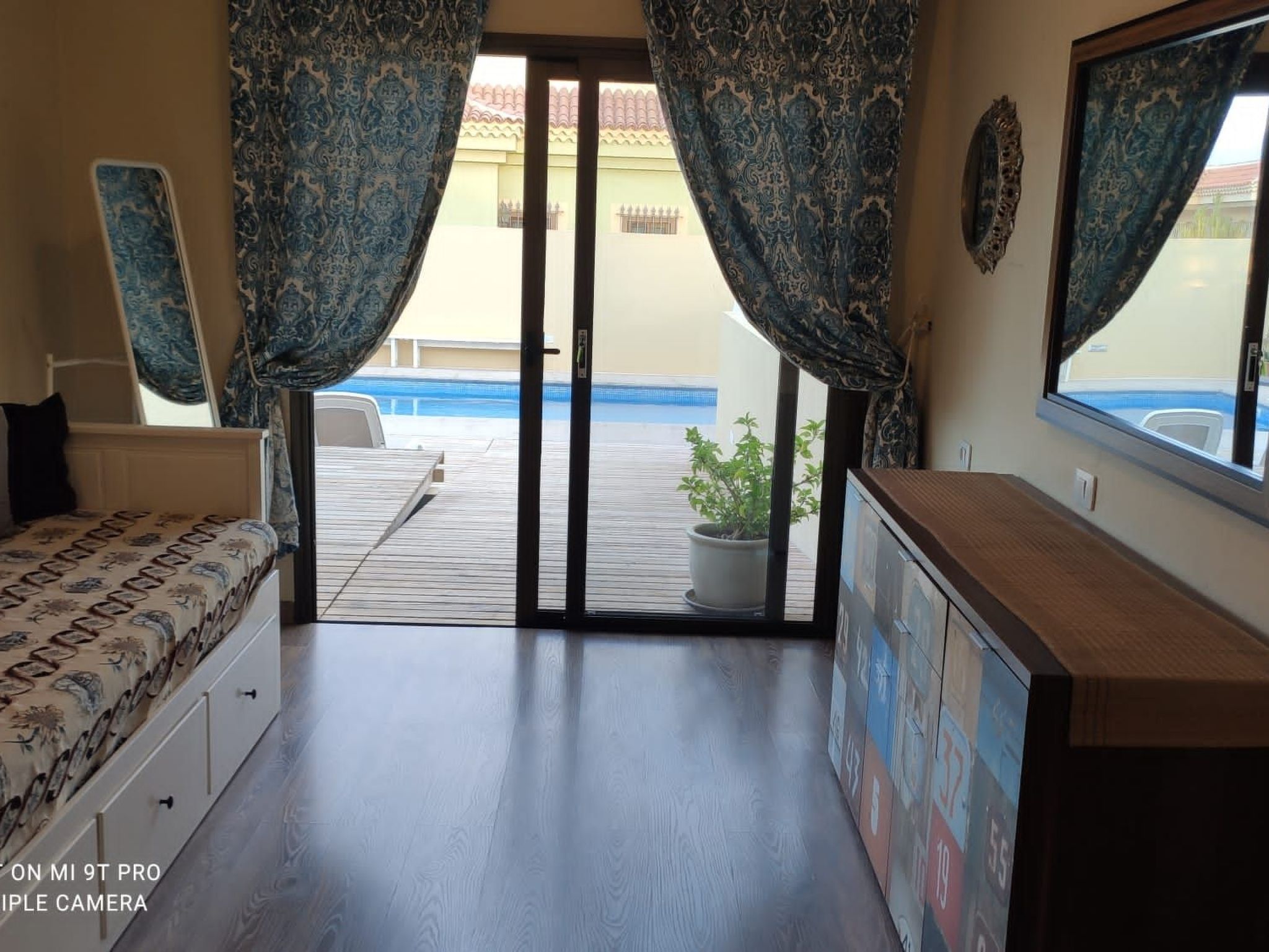 Geräumiges Haus mit exklusivem Schwimmbad und Solarium.-Binnen