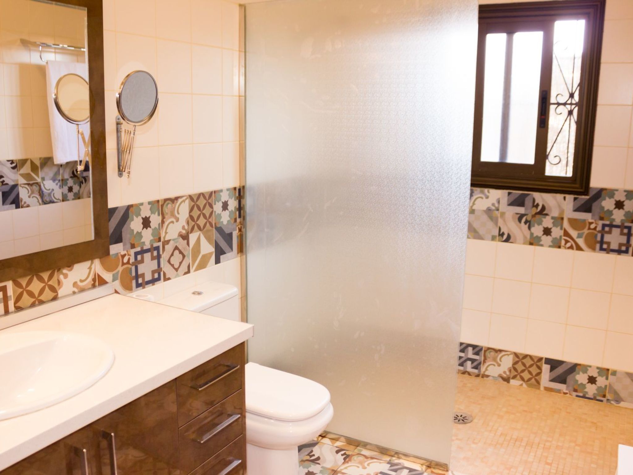 Photo of Geräumiges Haus mit exklusivem Schwimmbad und Solarium.