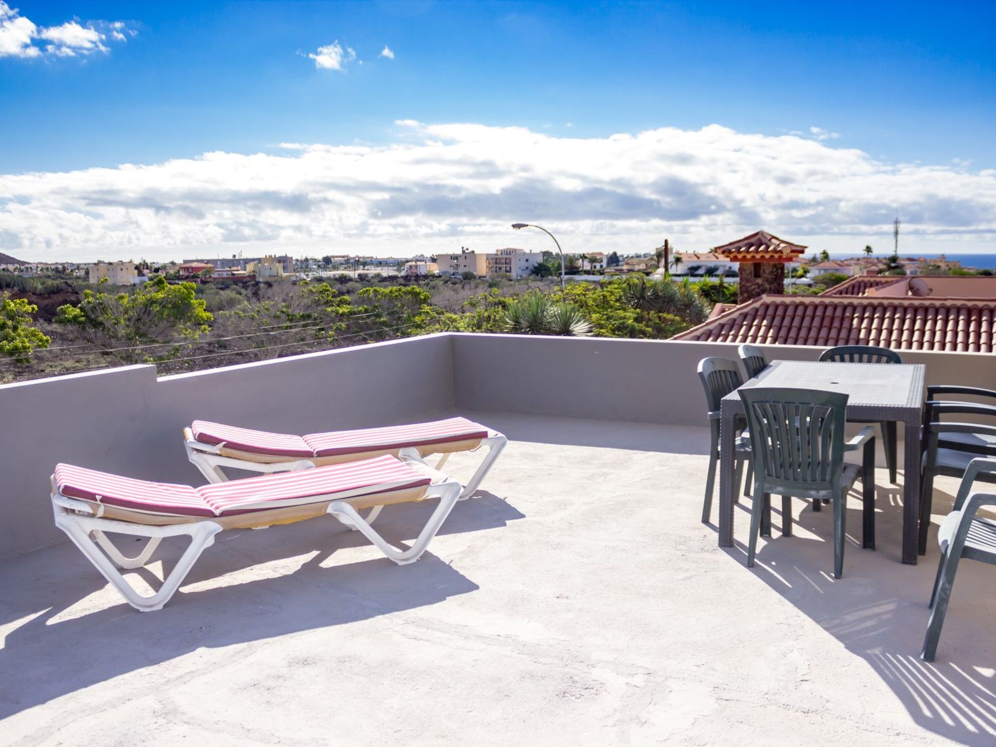 Geräumiges Haus mit exklusivem Schwimmbad und Solarium.-Binnen