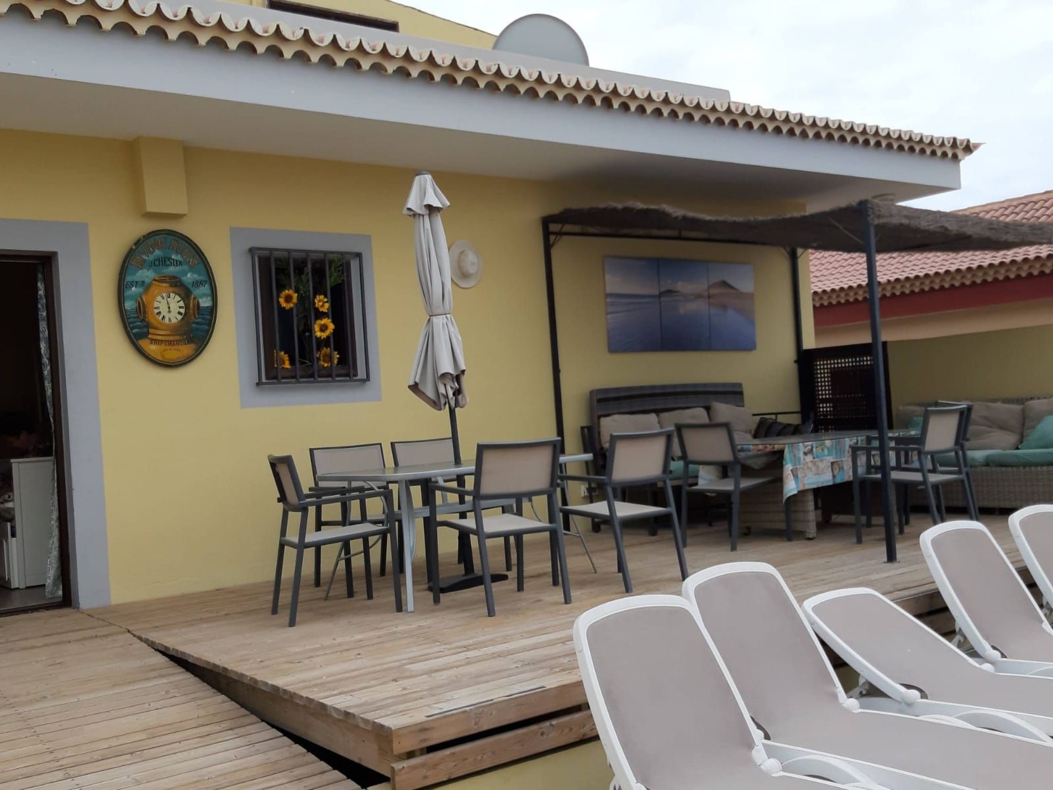 Geräumiges Haus mit exklusivem Schwimmbad und Solarium.-Binnen