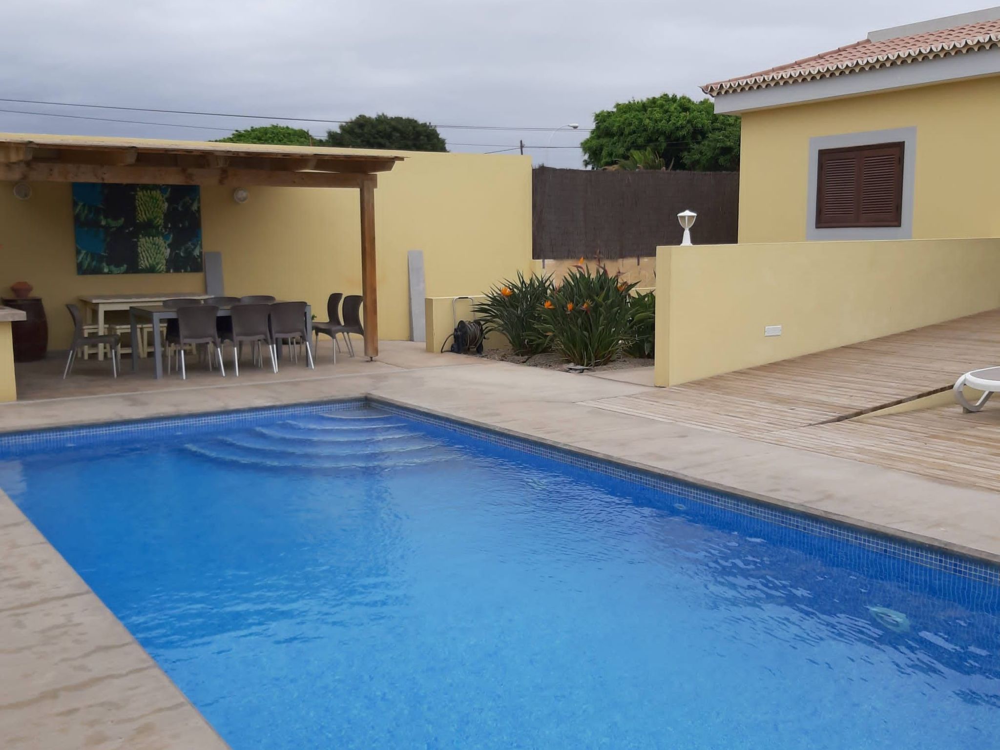 Geräumiges Haus mit exklusivem Schwimmbad und Solarium.-Binnen