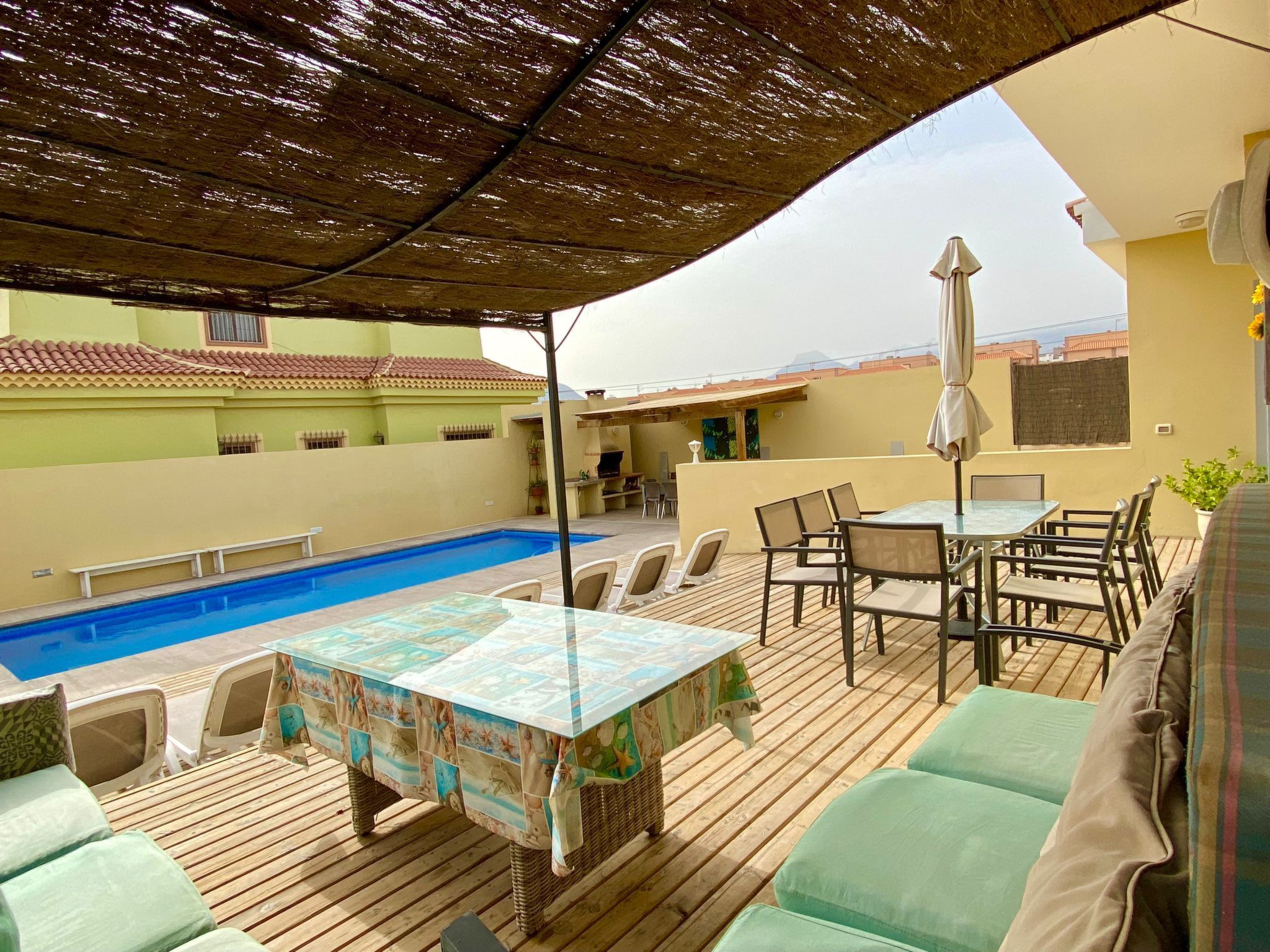 Geräumiges Haus mit exklusivem Schwimmbad und Solarium.-Binnen