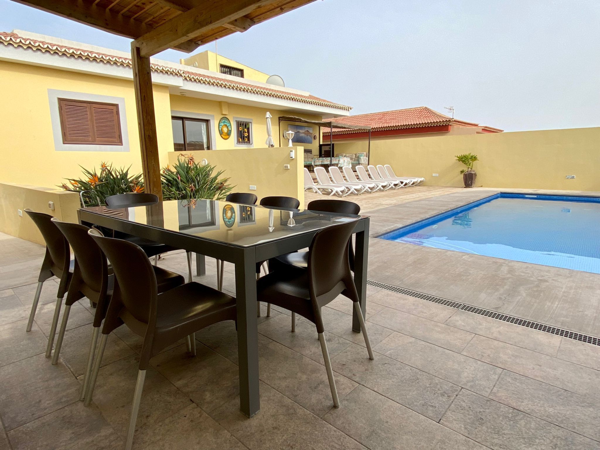 Geräumiges Haus mit exklusivem Schwimmbad und Solarium.-Binnen