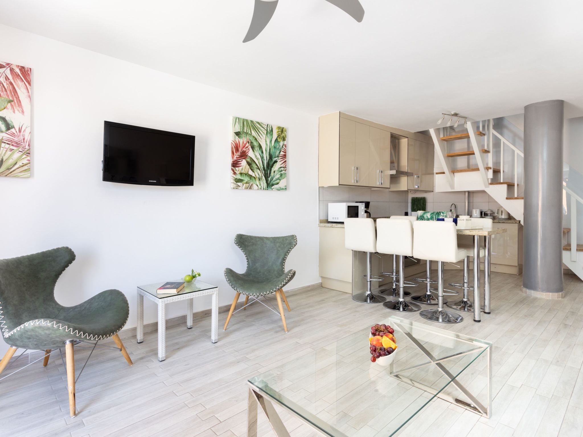 Moderne Wohnung mit Meerblick und Pool-Inside