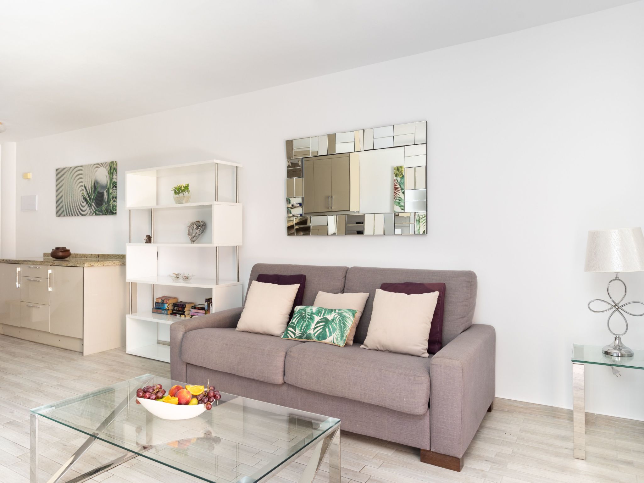 Moderne Wohnung mit Meerblick und Pool-Inside