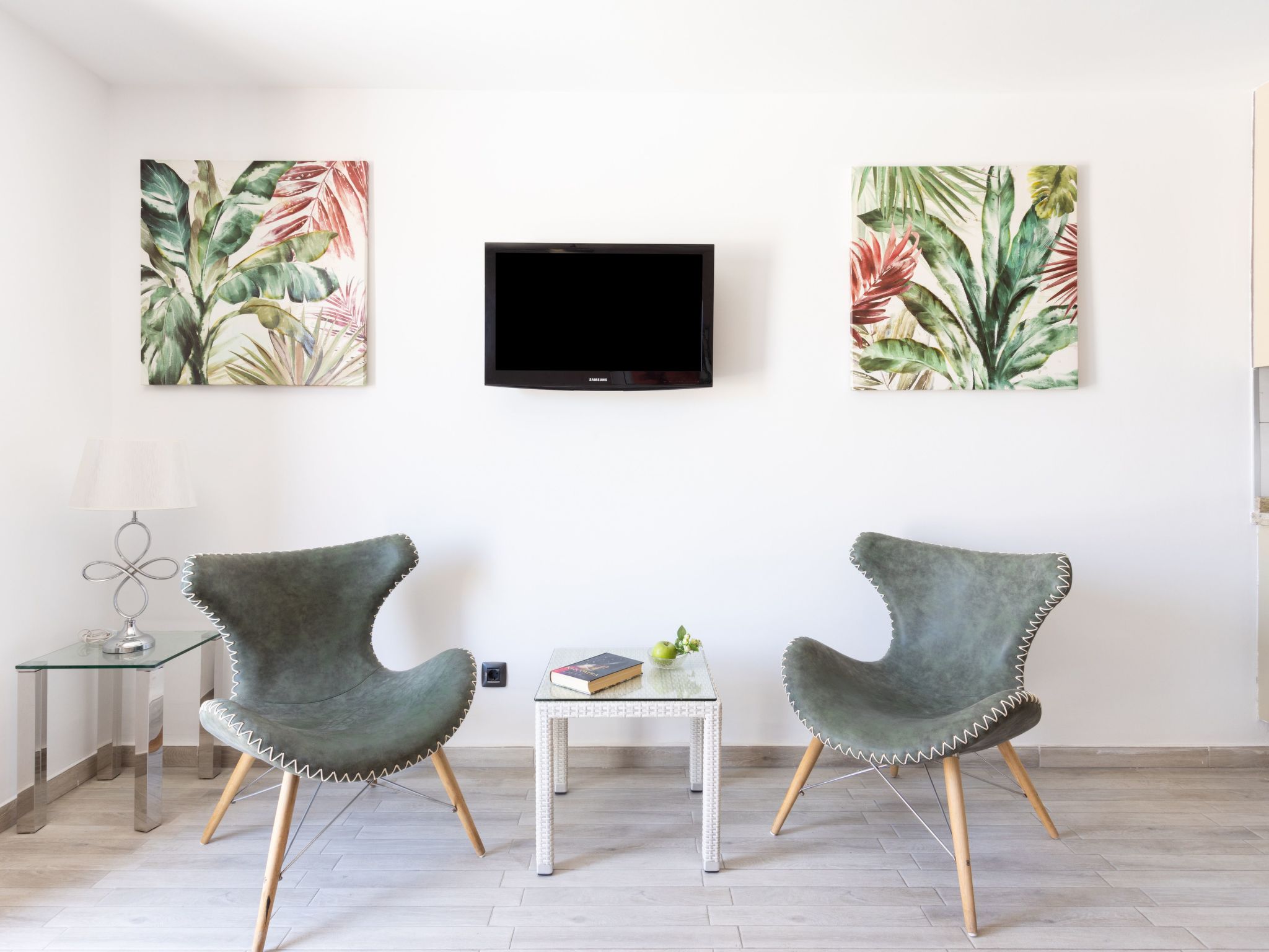 Moderne Wohnung mit Meerblick und Pool-Inside