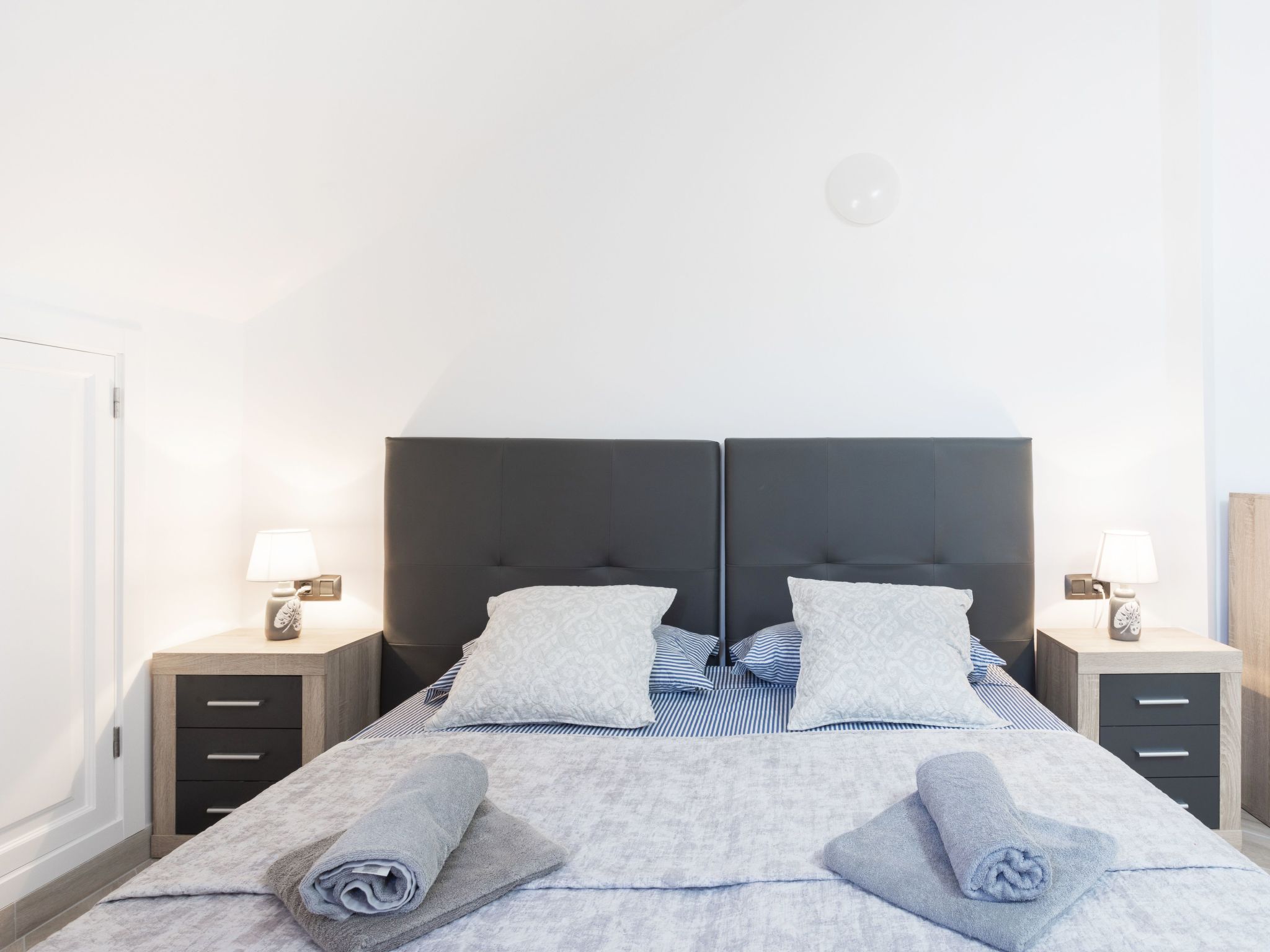 Moderne Wohnung mit Meerblick und Pool-Inside