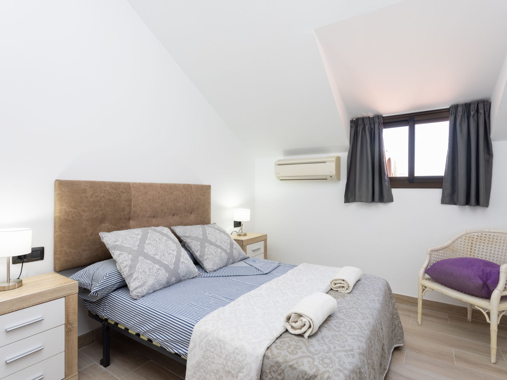 Moderne Wohnung mit Meerblick und Pool-Inside