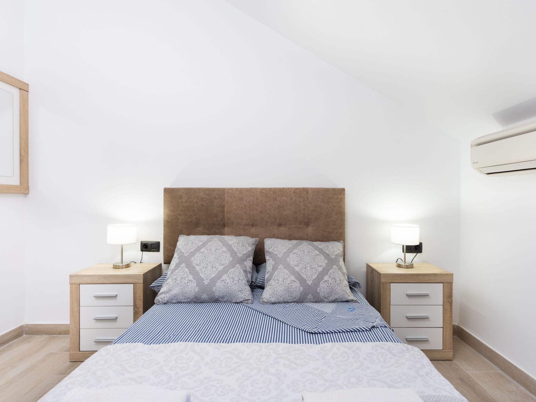 Moderne Wohnung mit Meerblick und Pool-Inside