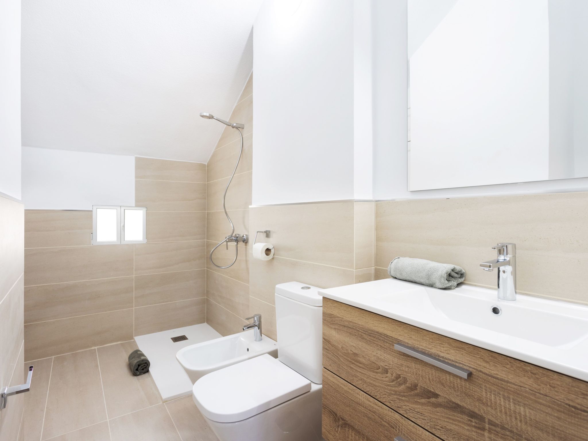 Moderne Wohnung mit Meerblick und Pool