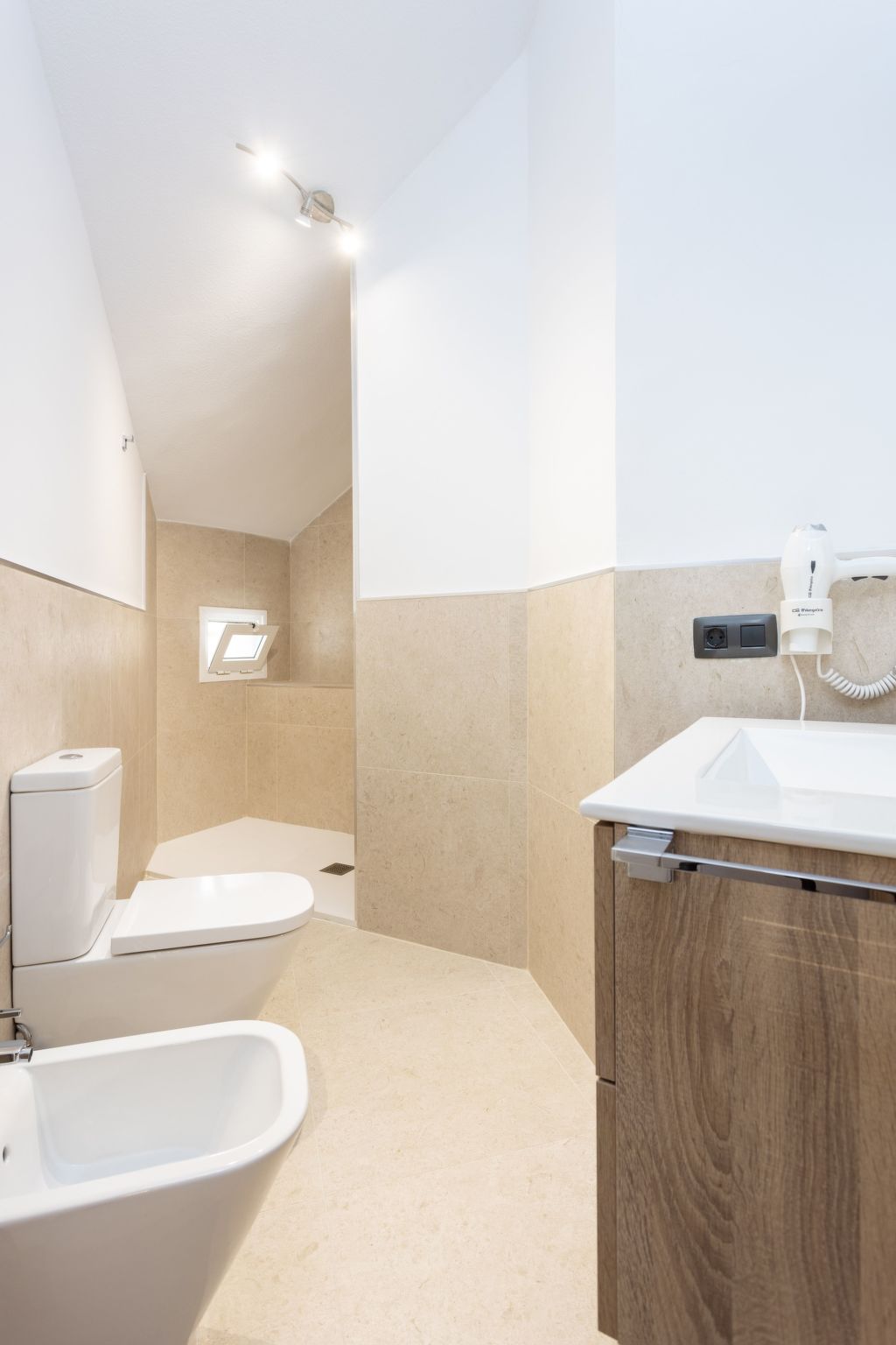 Moderne Wohnung mit Meerblick und Pool