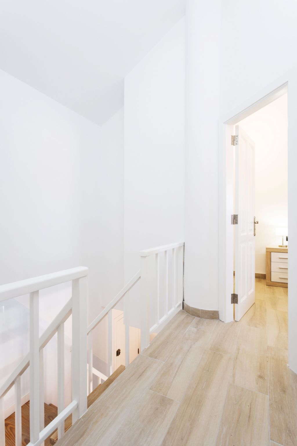 Moderne Wohnung mit Meerblick und Pool-Inside