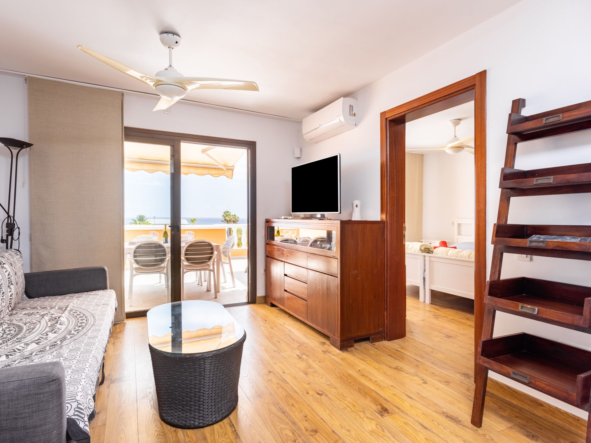 Attic Las Vistas mit wunderschönem Meerblick-Binnen