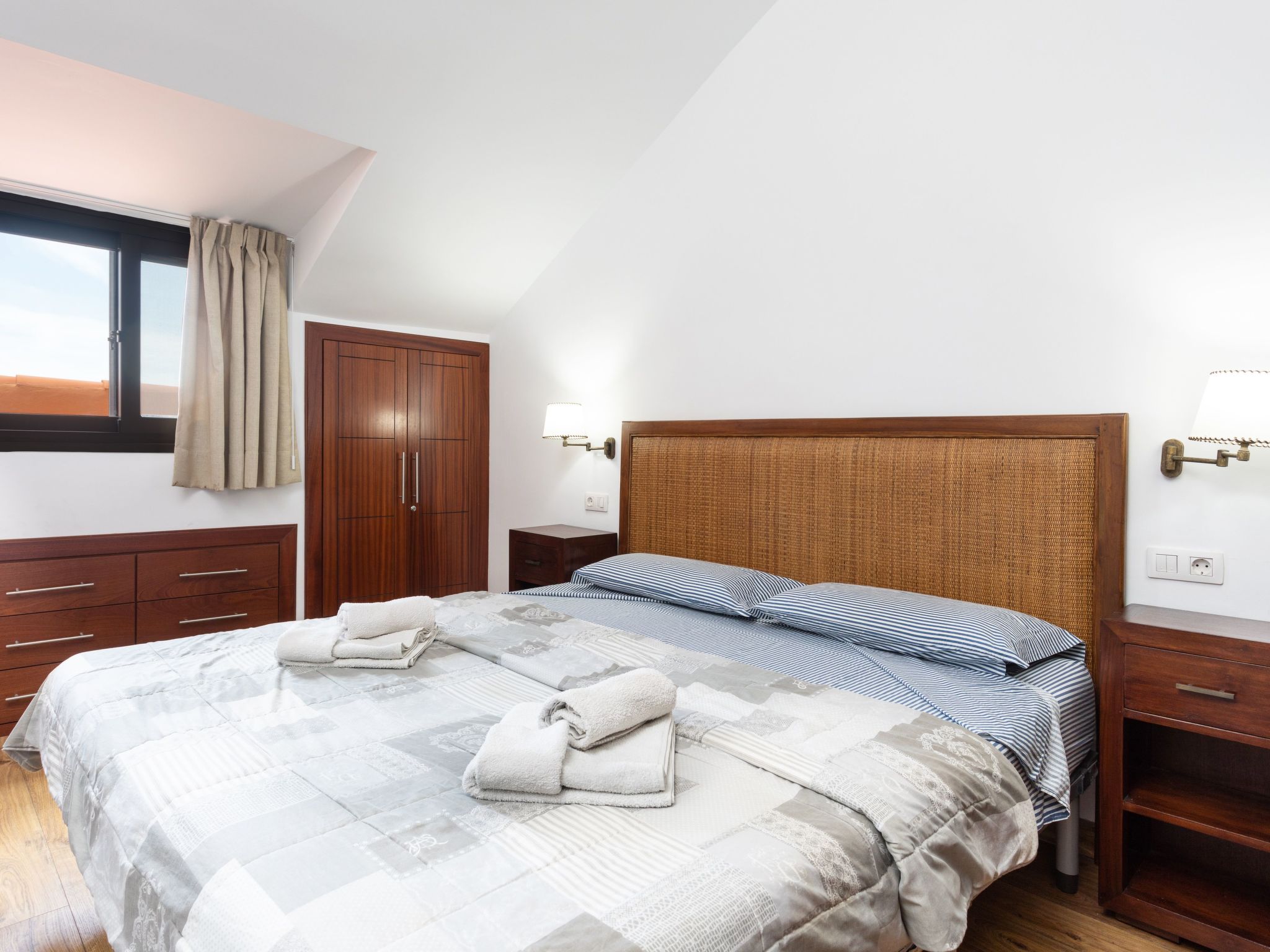 Attic Las Vistas mit wunderschönem Meerblick-Binnen