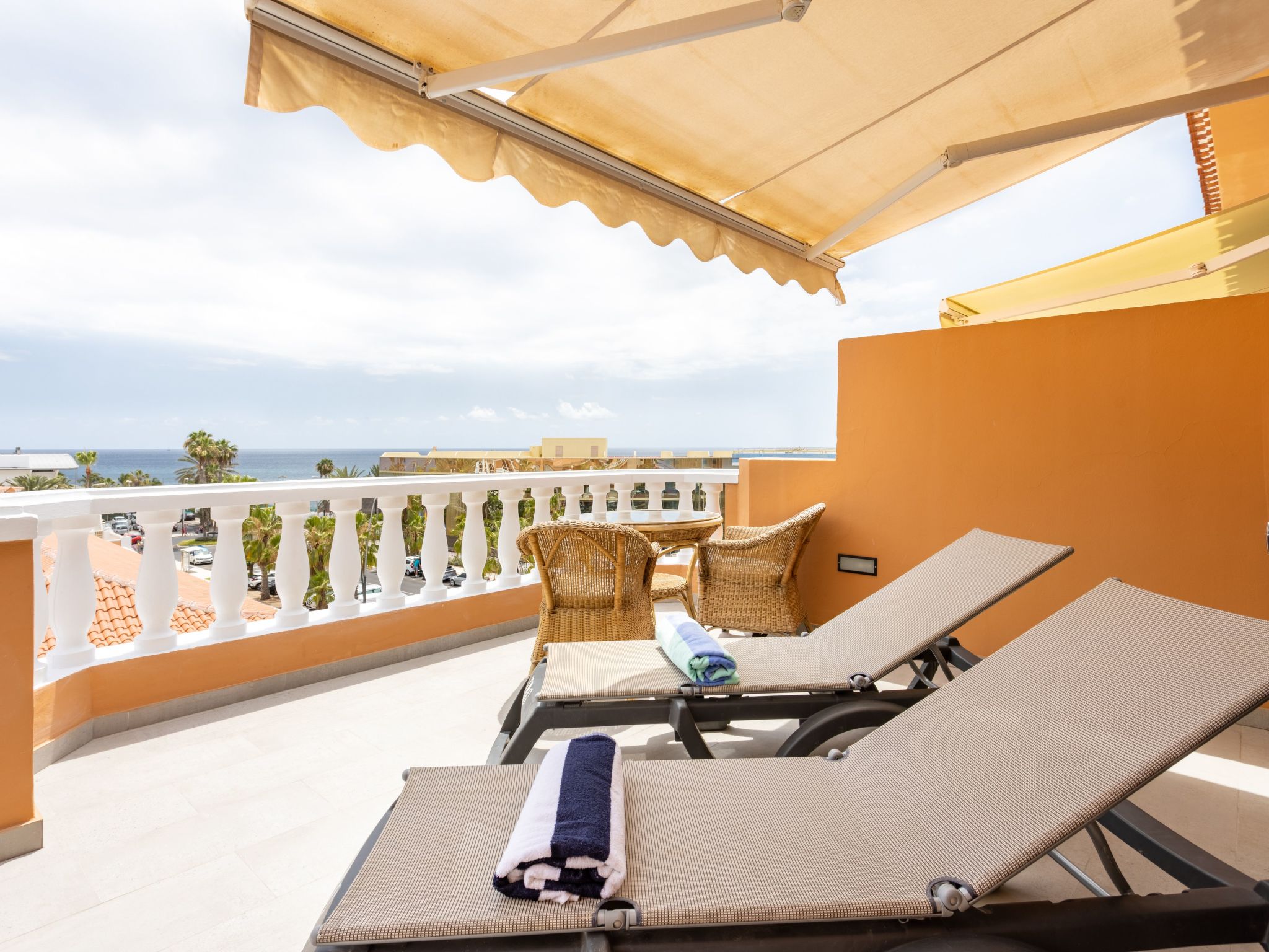 Attic Las Vistas mit wunderschönem Meerblick-Binnen