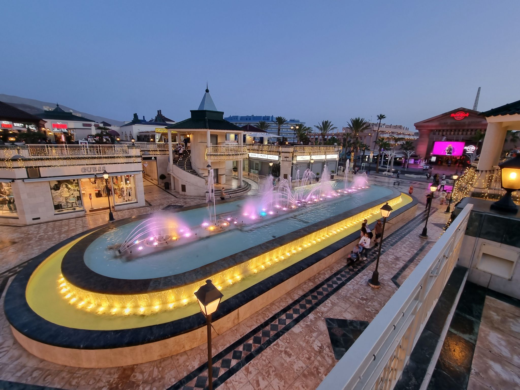 Mit Gemeinschaftspool-Inside