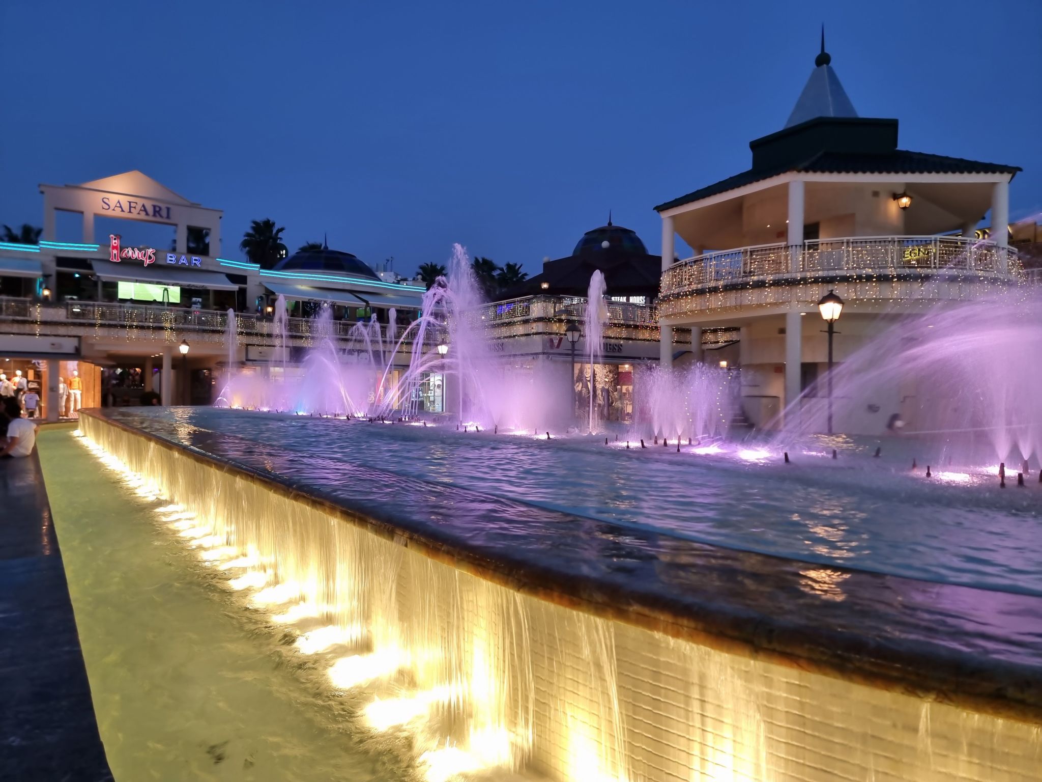 Mit Gemeinschaftspool-Inside