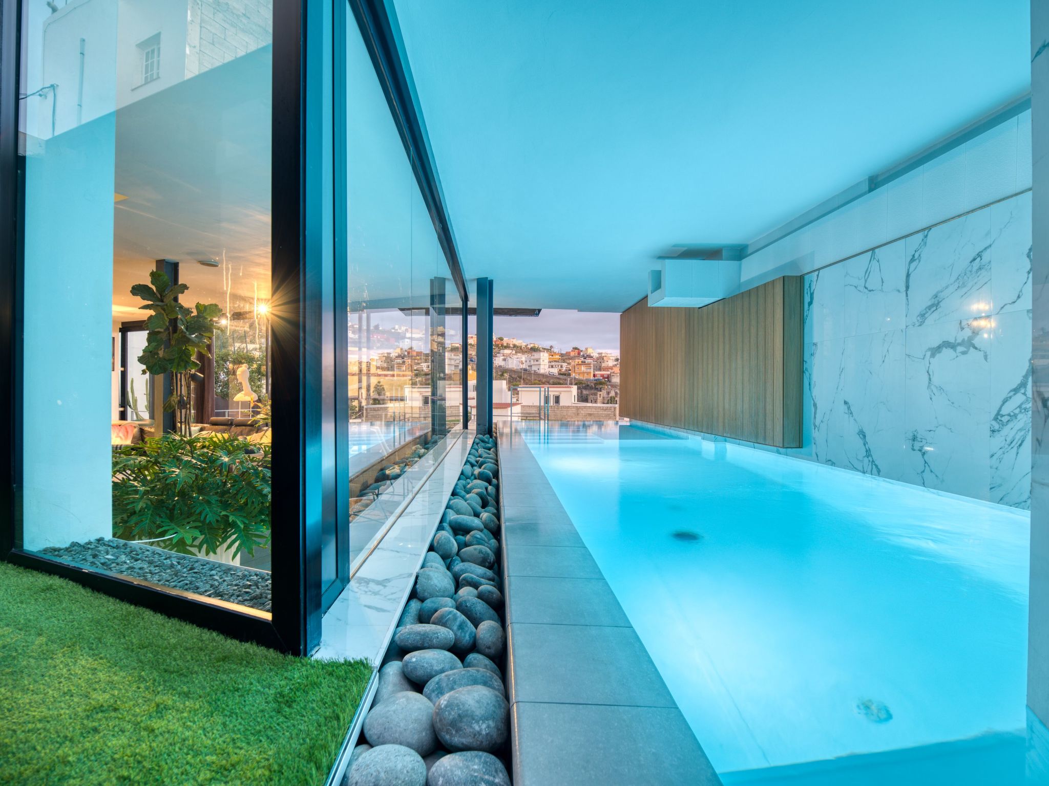 Mit überdachtem Pool in Tijoco Bajo-Dedans