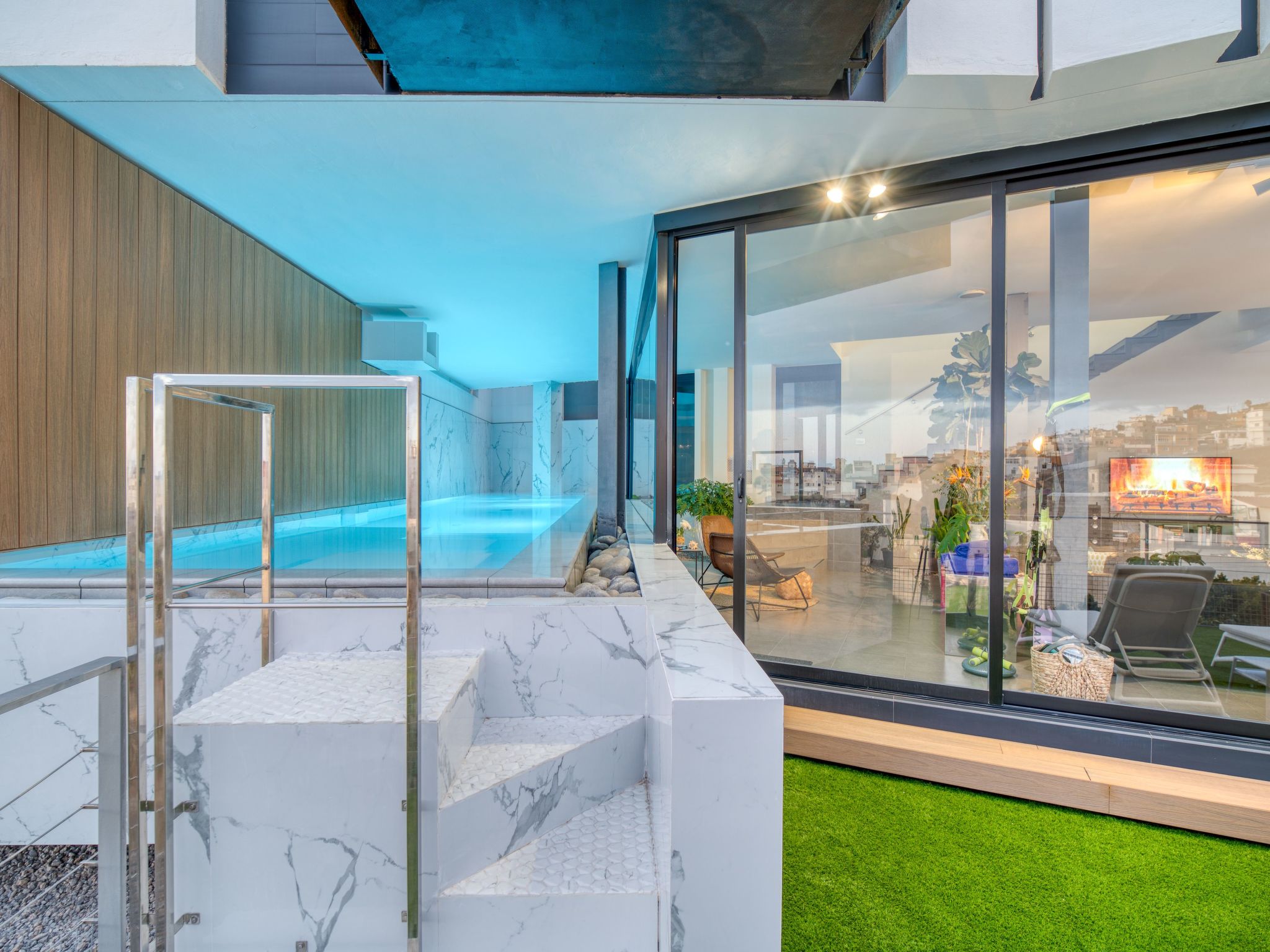 Mit überdachtem Pool in Tijoco Bajo-Dedans