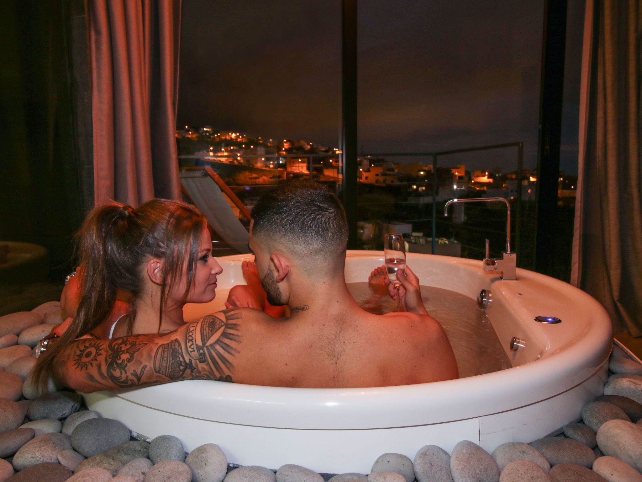 Mit überdachtem Pool in Tijoco Bajo-Dedans