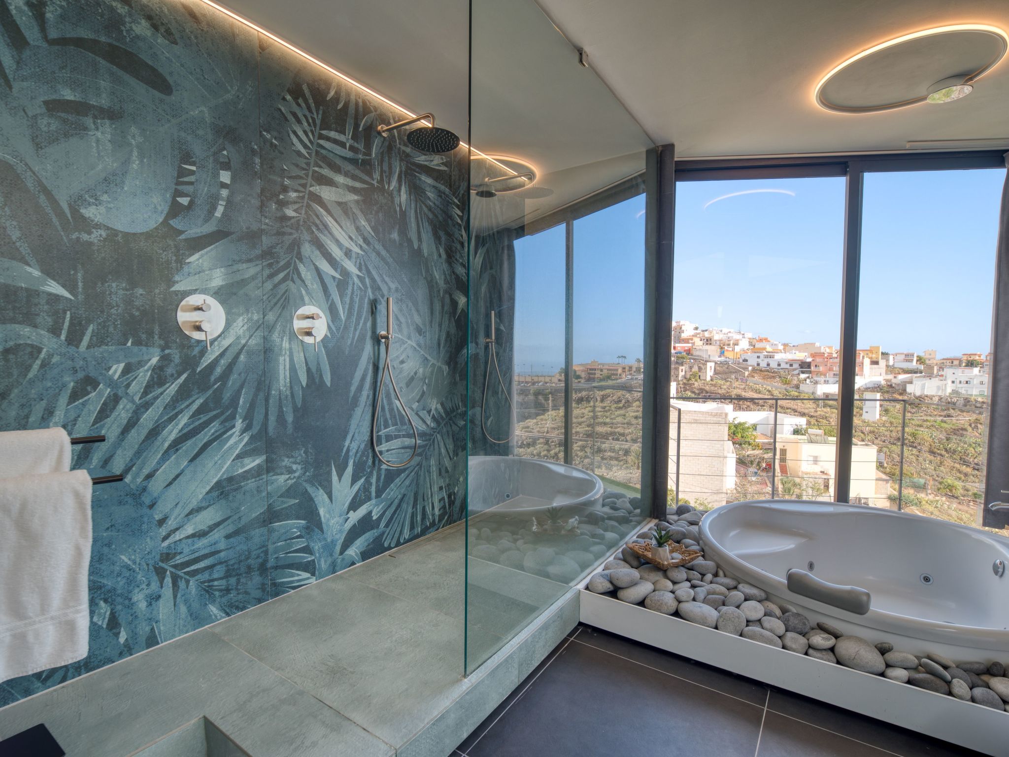 Mit überdachtem Pool in Tijoco Bajo-Dedans