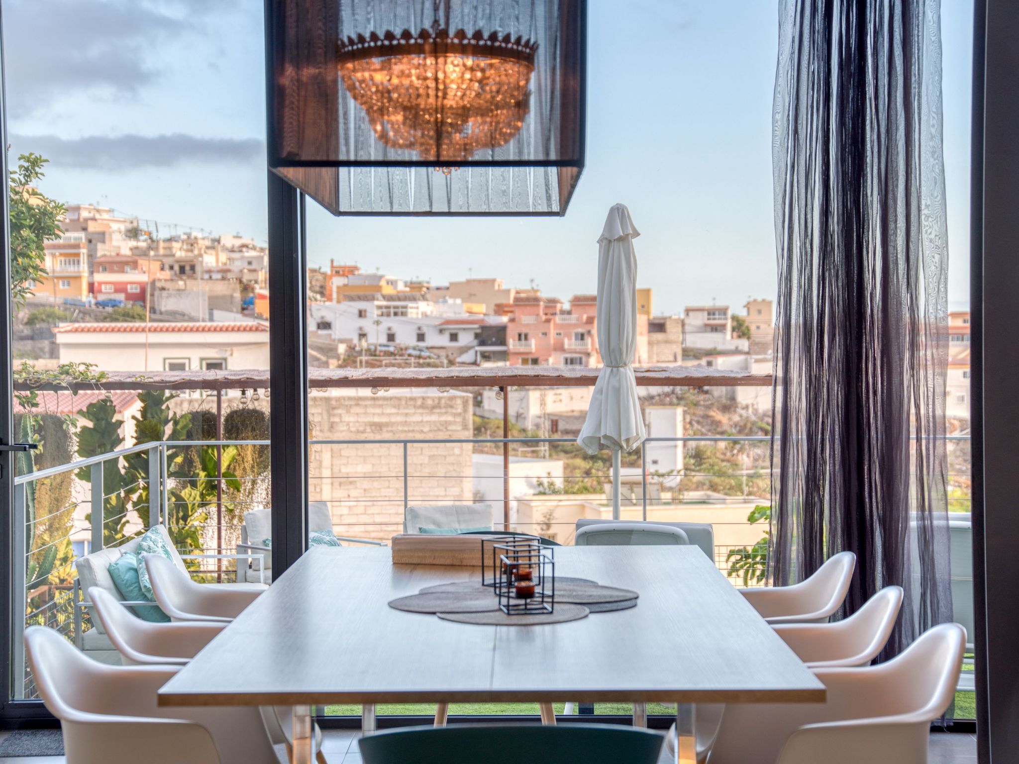 Mit überdachtem Pool in Tijoco Bajo-Dedans