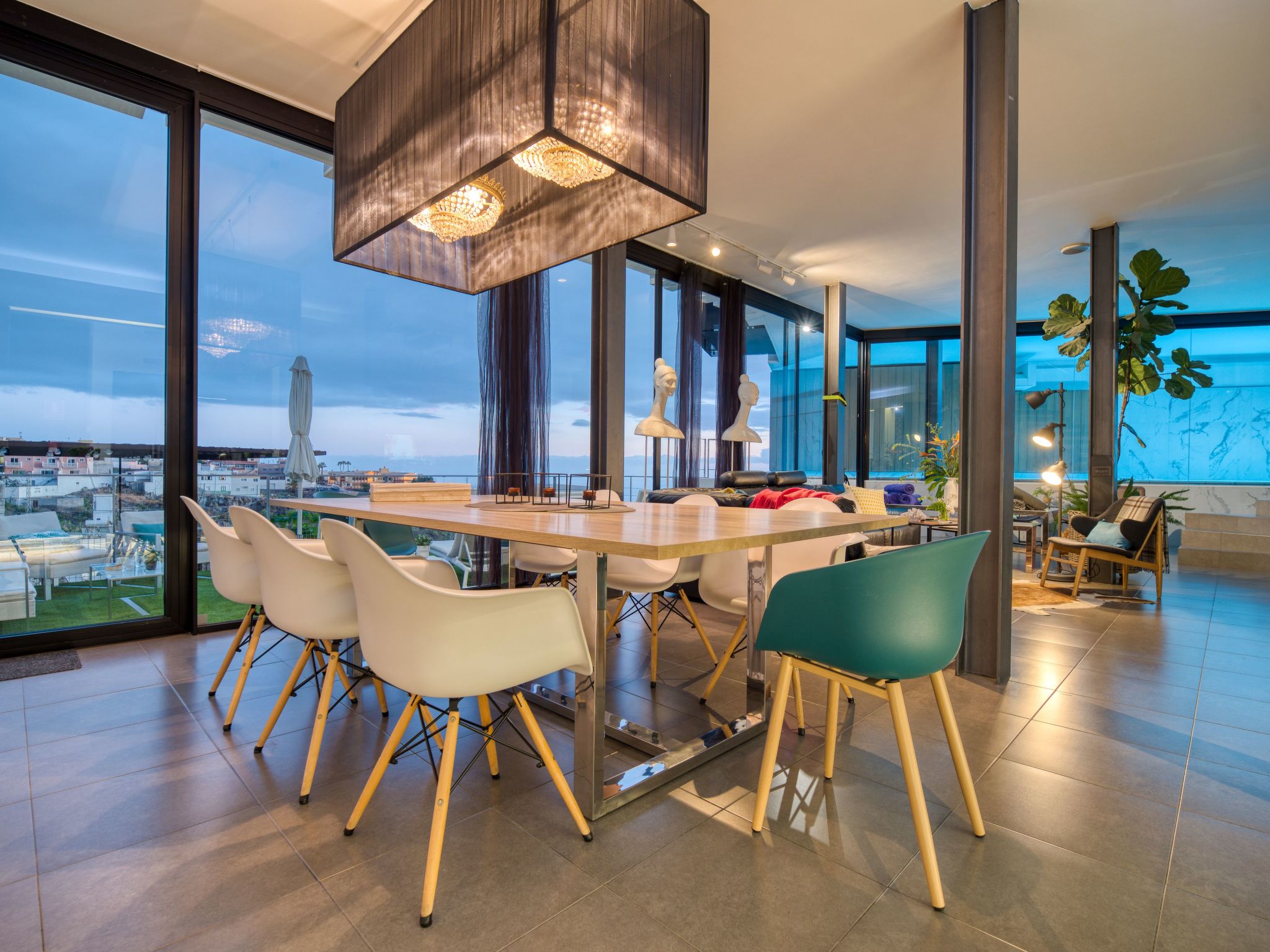 Mit überdachtem Pool in Tijoco Bajo-Dedans