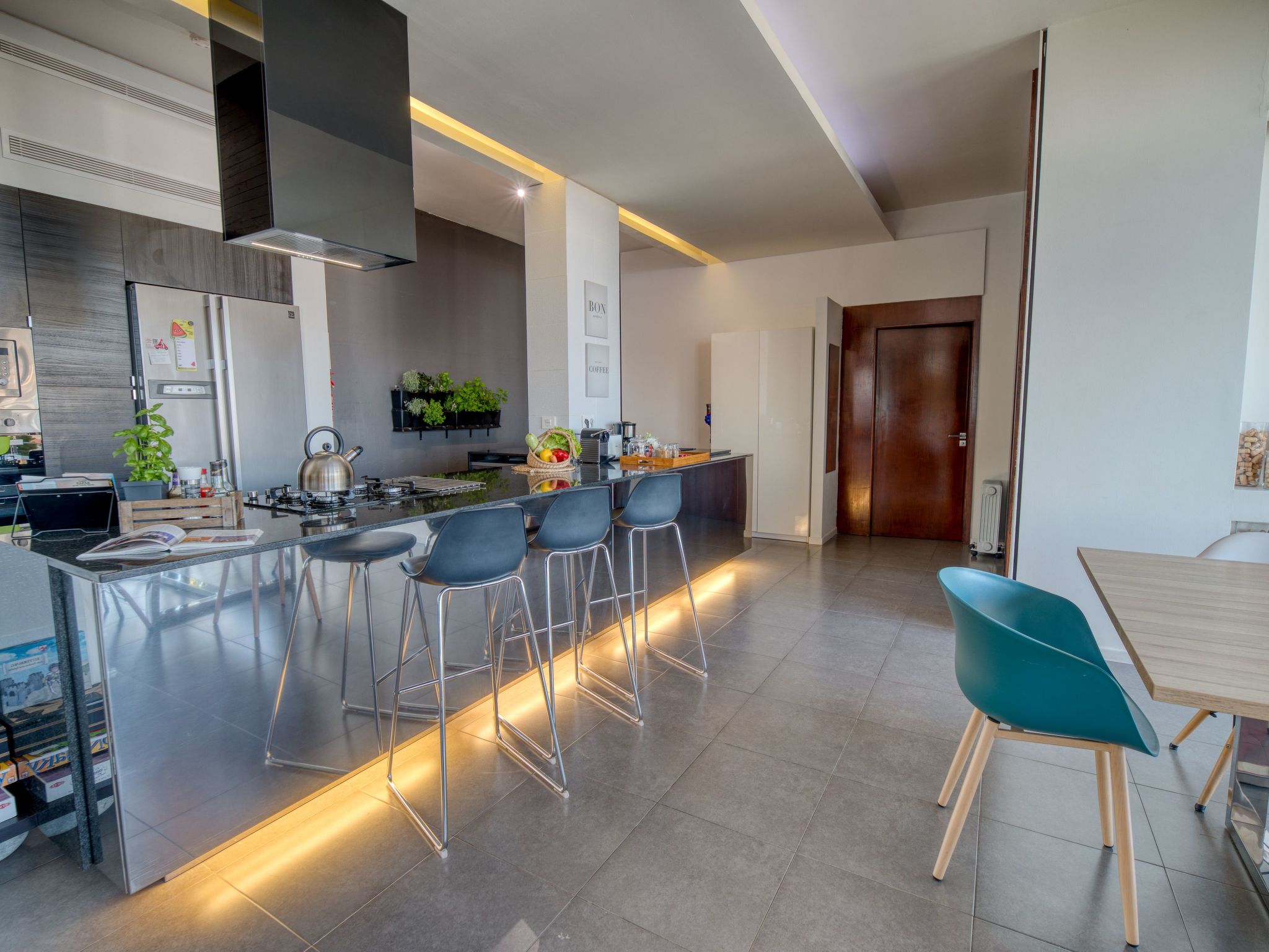 Mit überdachtem Pool in Tijoco Bajo-Dedans