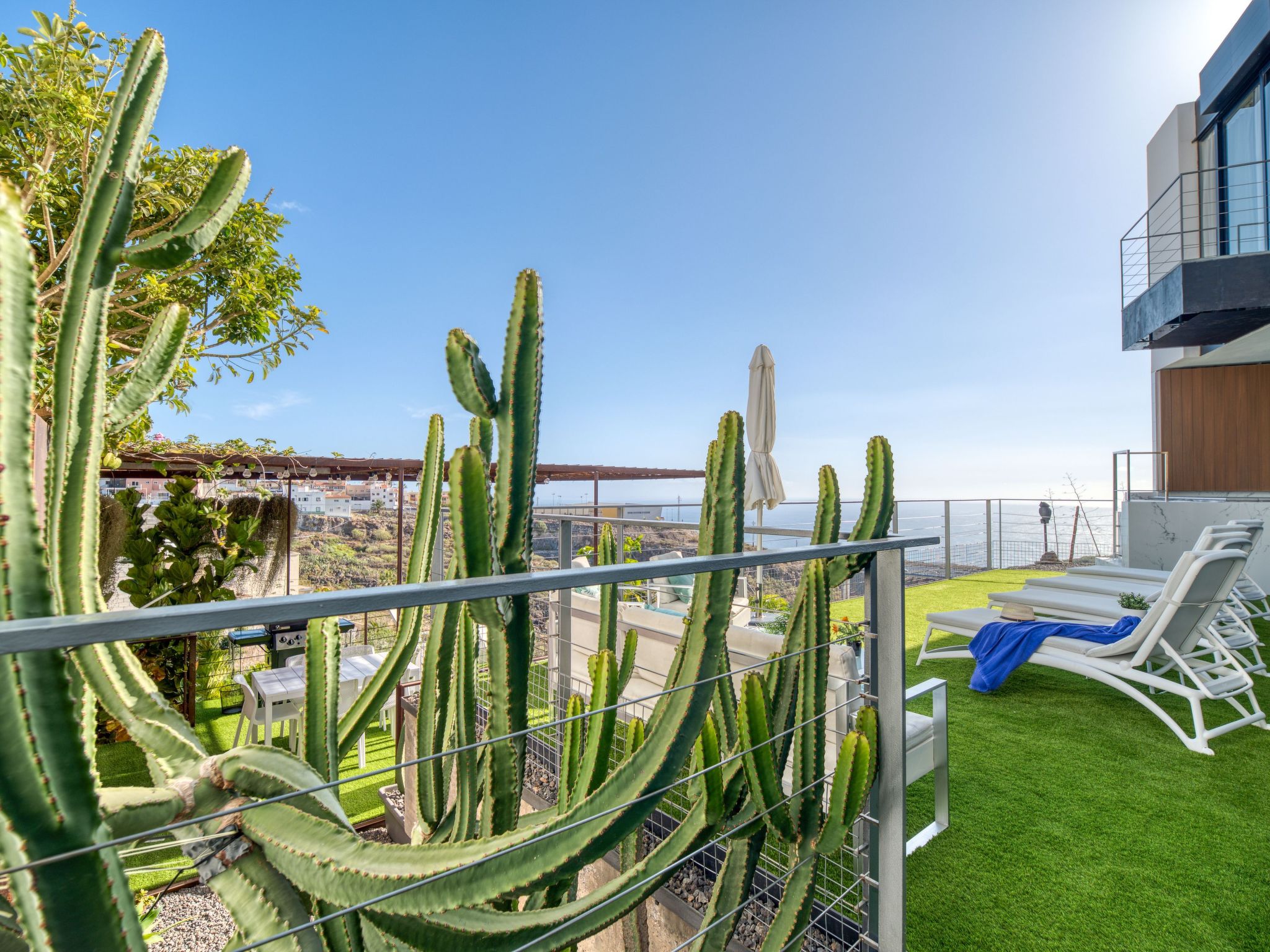 Mit überdachtem Pool in Tijoco Bajo-Dedans