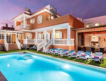 Villa Naranja: Ruime vrijstaande villa met verwarmd privézwembad en panoramisch zeezicht - thumbnail 1