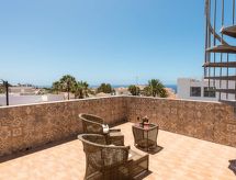 Villa Naranja: Ruime vrijstaande villa met verwarmd privézwembad en panoramisch zeezicht - thumbnail 2