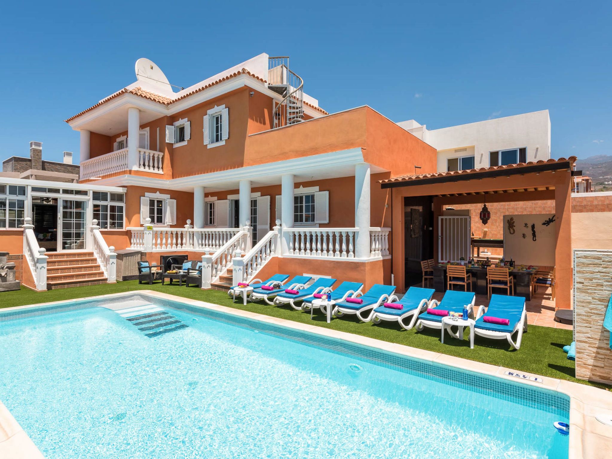 Villa Naranja mit beheiztem Pool und Meerblick-Binnen