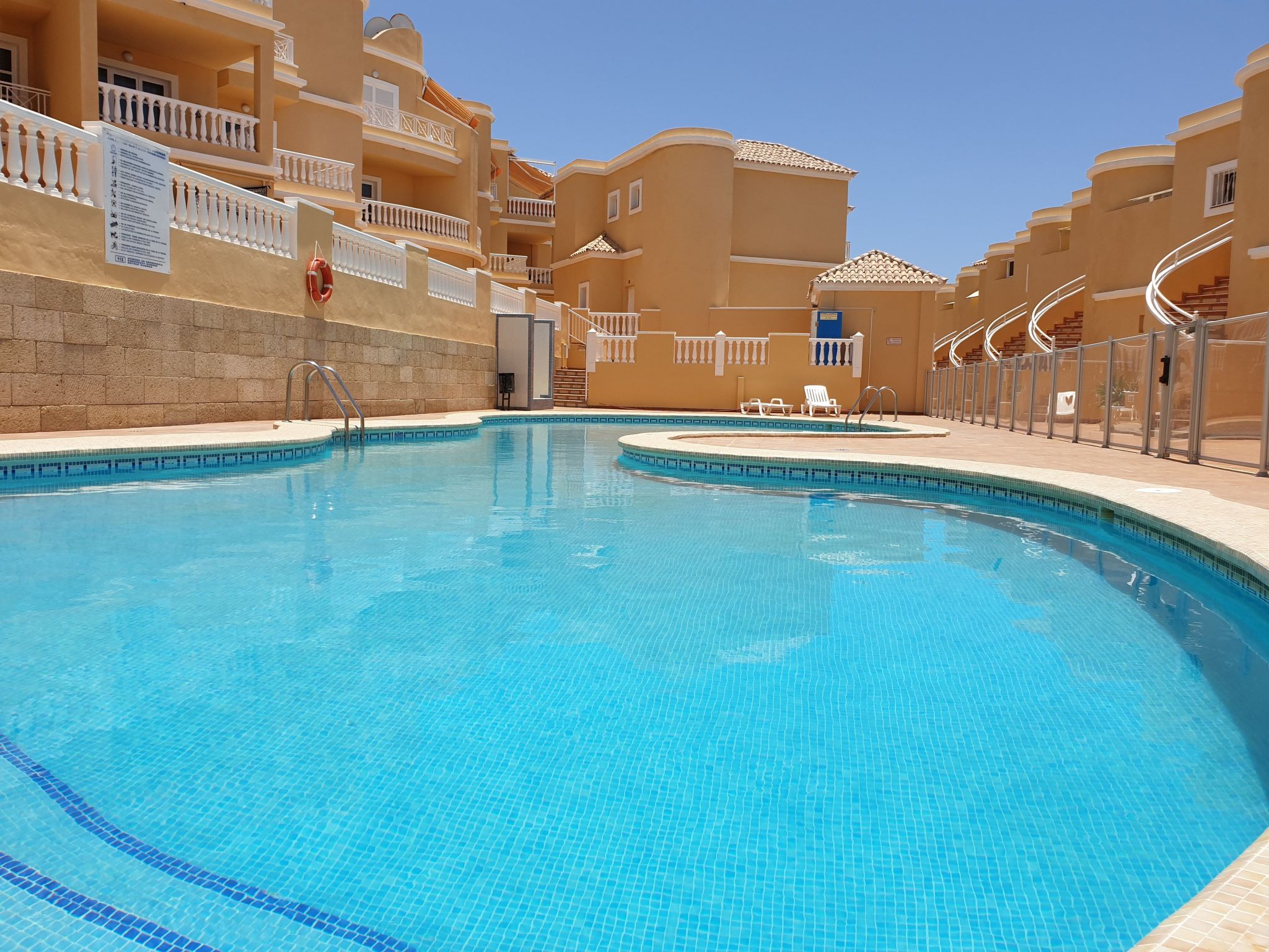 Mit beheiztem gemeinsamem Pool