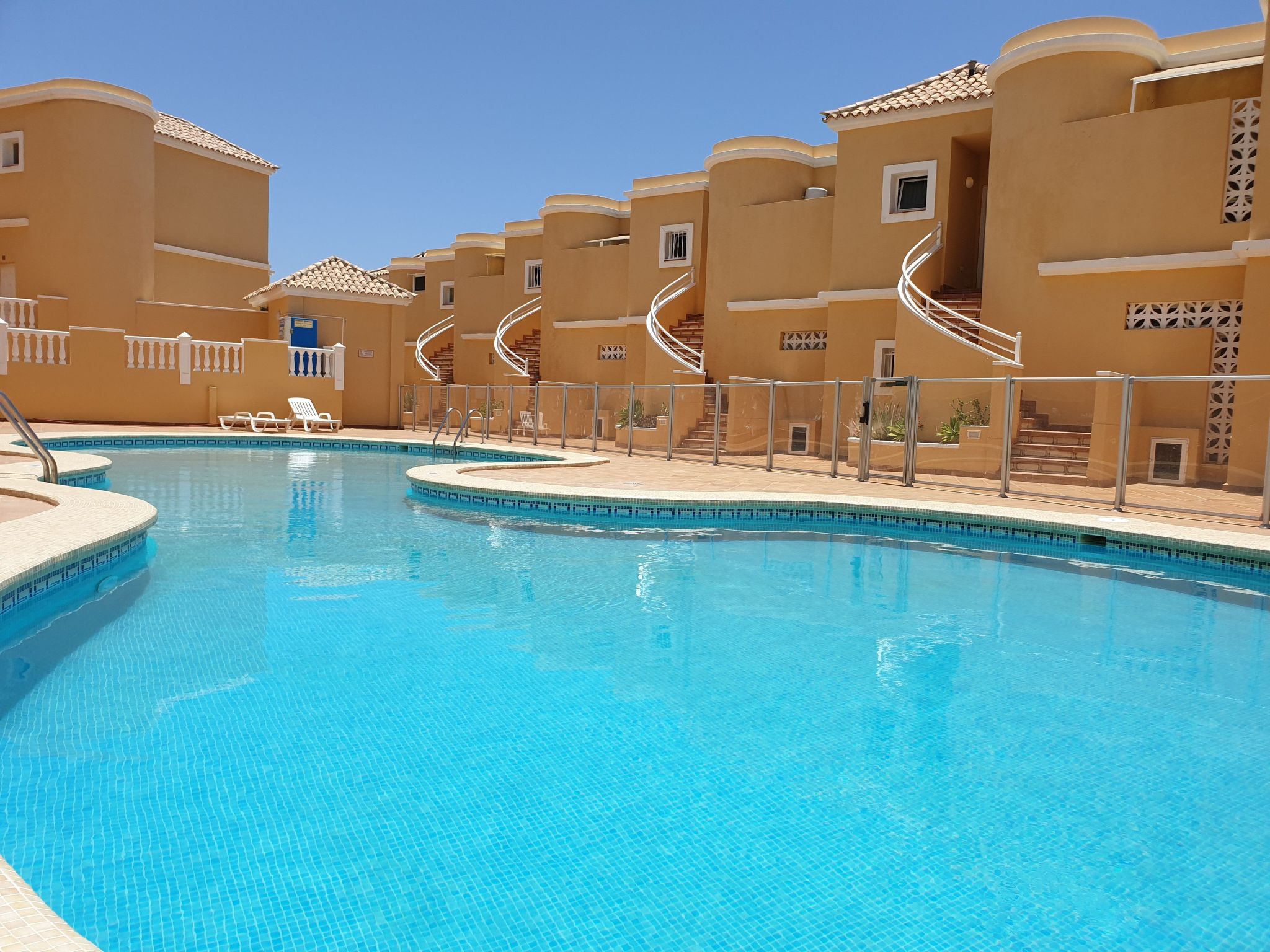 Mit beheiztem gemeinsamem Pool