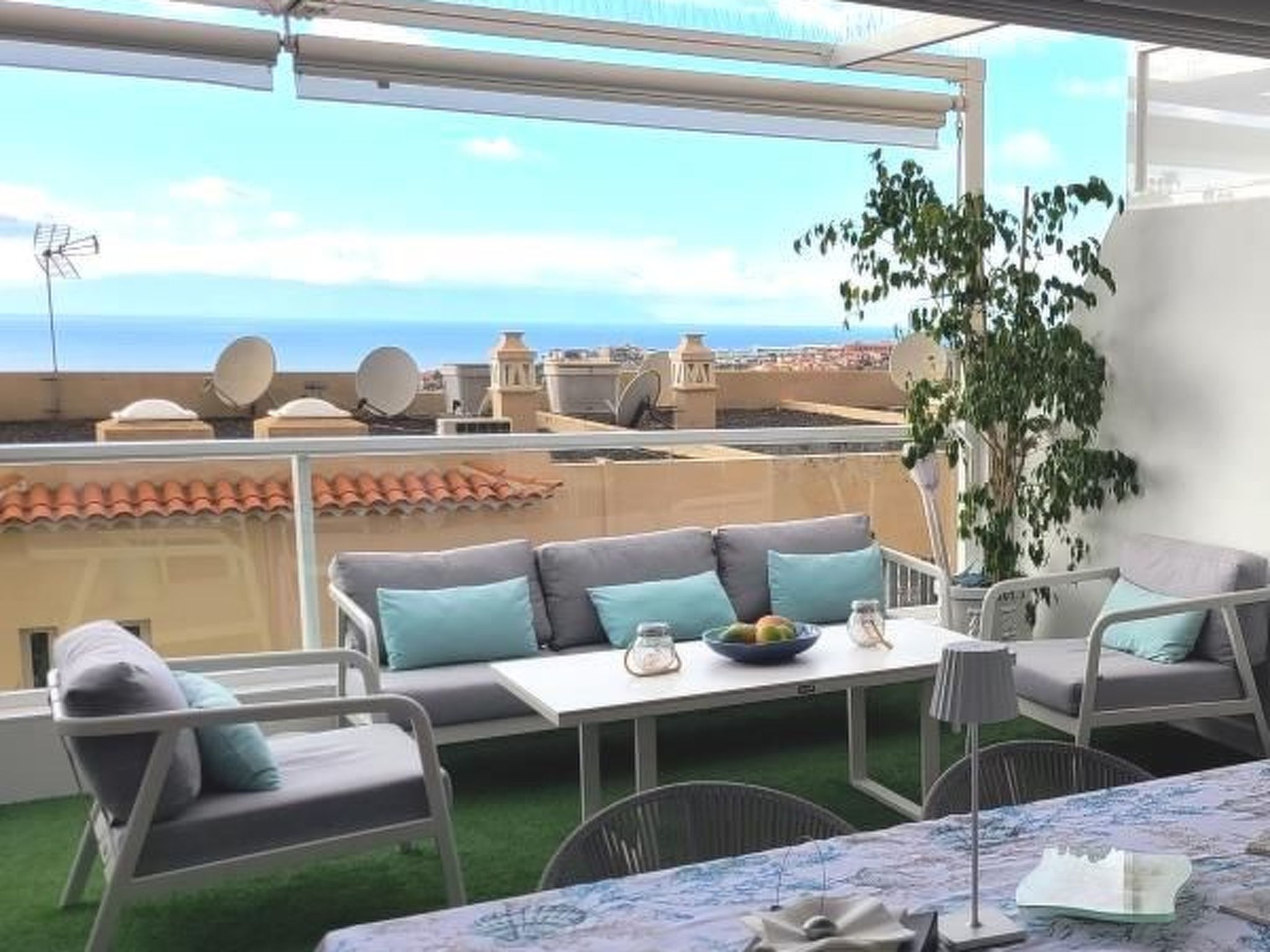 Modernes Luxus-Haus mit phantastischem Meerblick, beheizter Pool und WIFI - Binnen