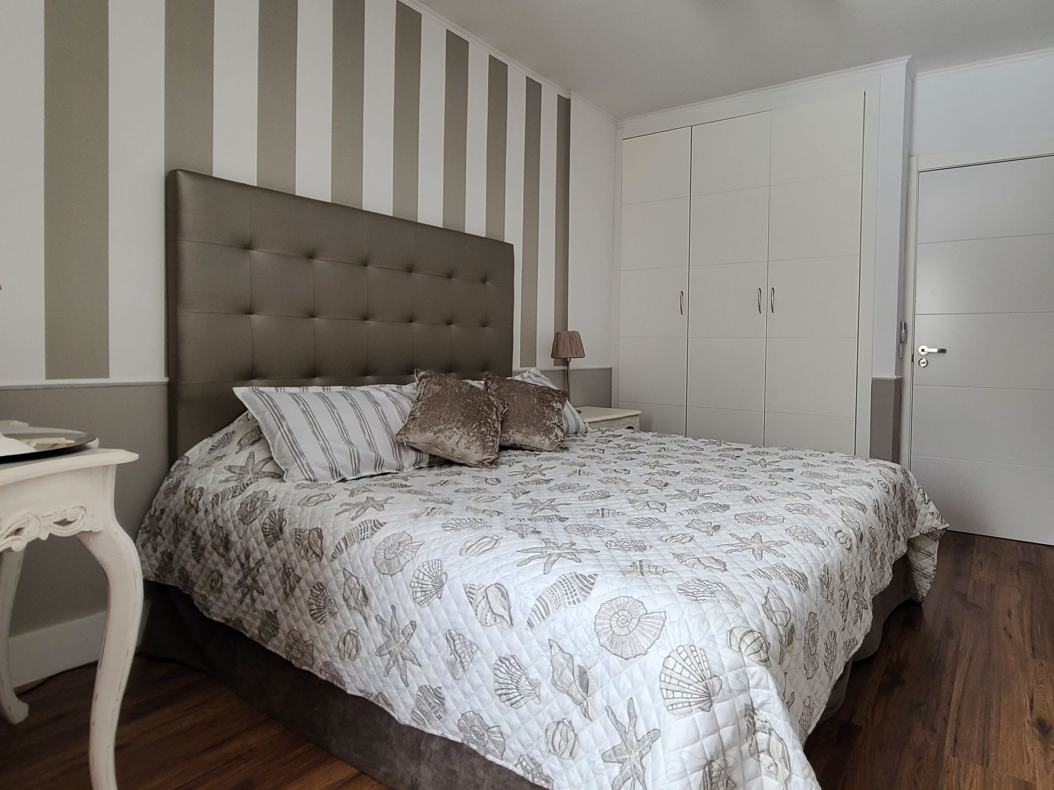 Modernes Luxus-Haus mit phantastischem Meerblick, beheizter Pool und WIFI - Binnen