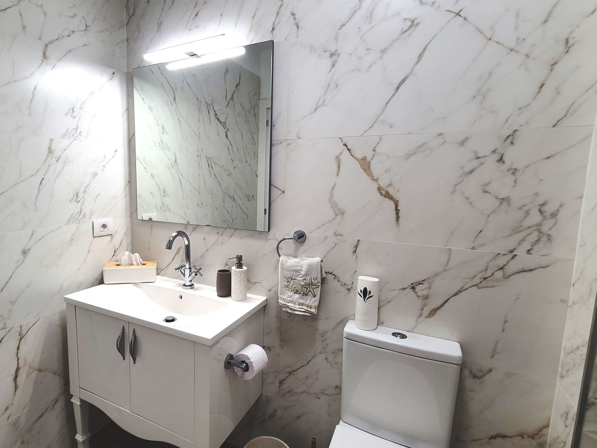 Modernes Luxus-Haus mit phantastischem Meerblick, beheizter Pool und WIFI - Binnen