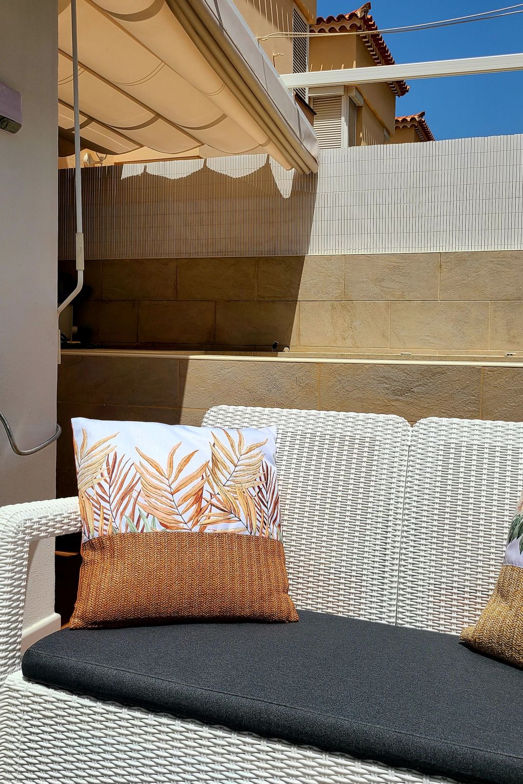 Modernes Luxus-Haus mit phantastischem Meerblick, beheizter Pool und WIFI - Binnen