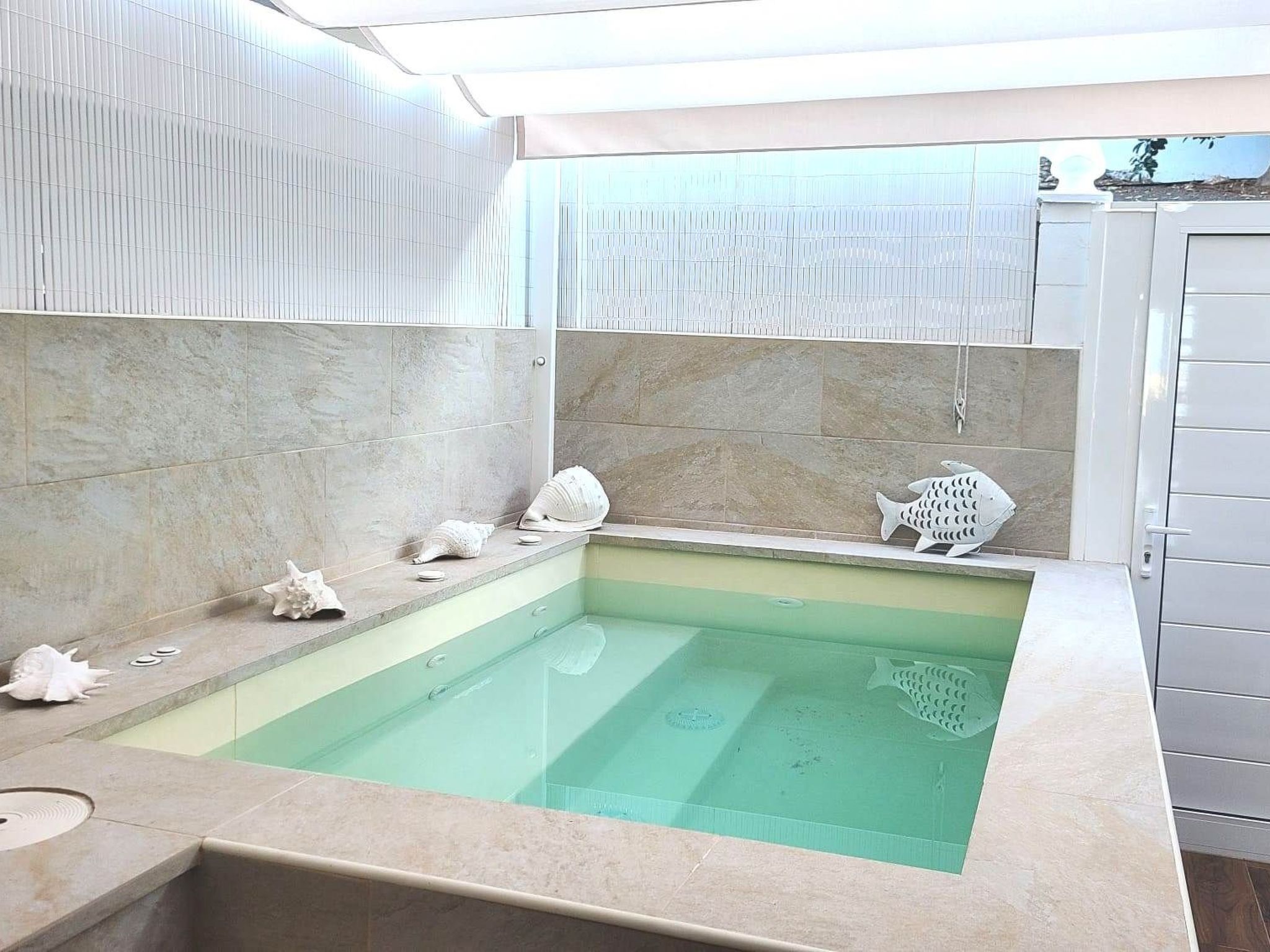 Modernes Luxus-Haus mit phantastischem Meerblick, beheizter Pool und WIFI - Binnen