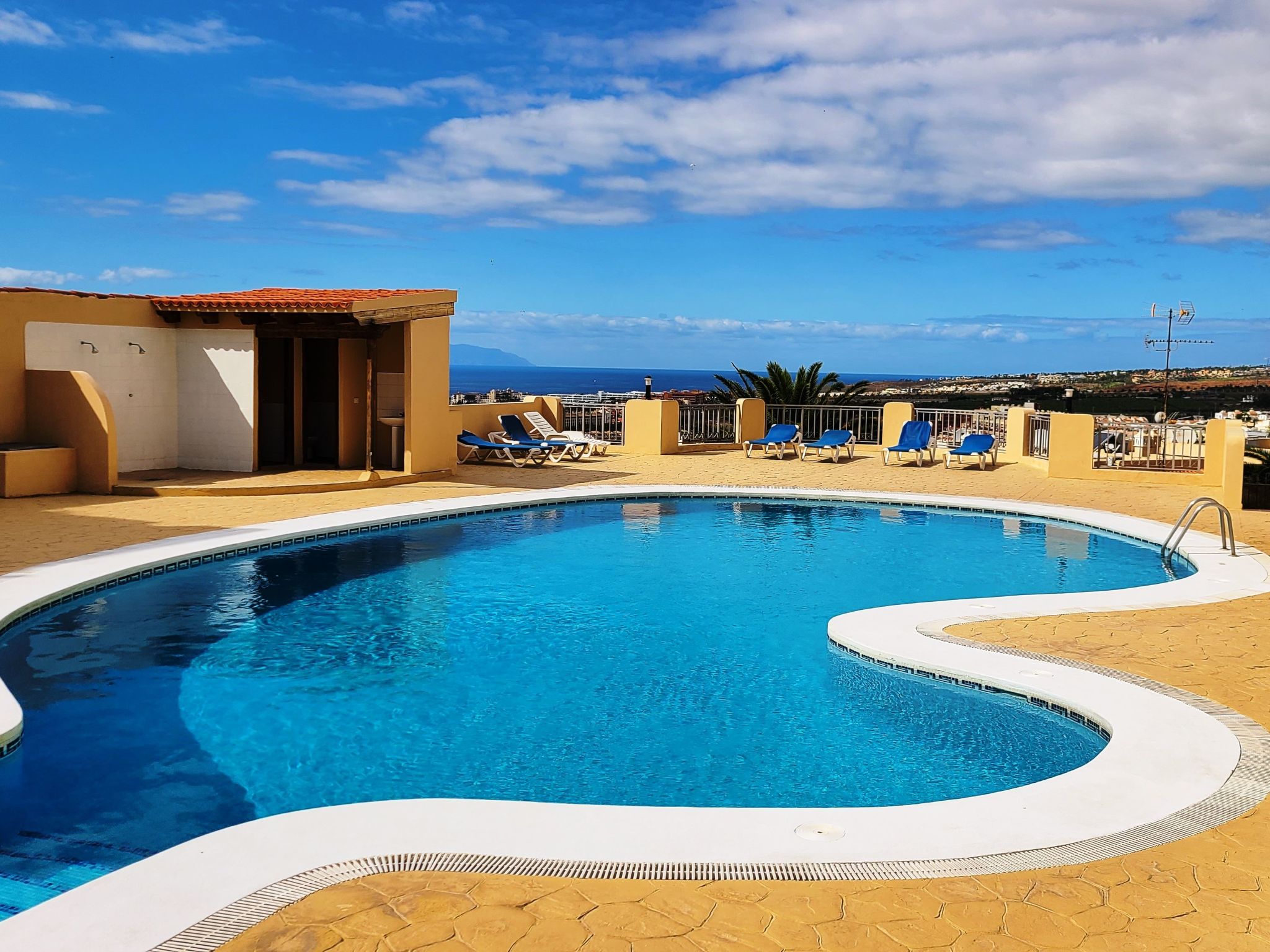 Modernes Luxus-Haus mit phantastischem Meerblick, beheizter Pool und WIFI - Binnen