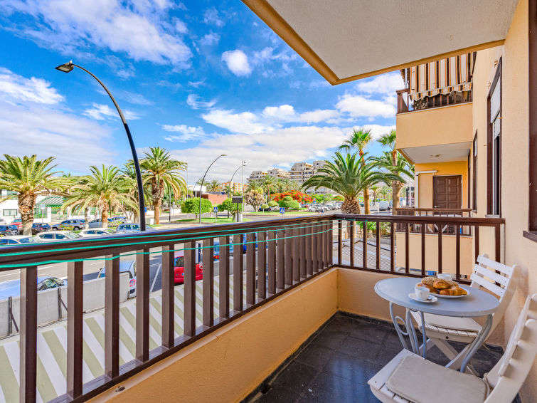 Los Cristianos accommodation cottages for rent in Los Cristianos apartments to rent in Los Cristianos holiday homes to rent in Los Cristianos