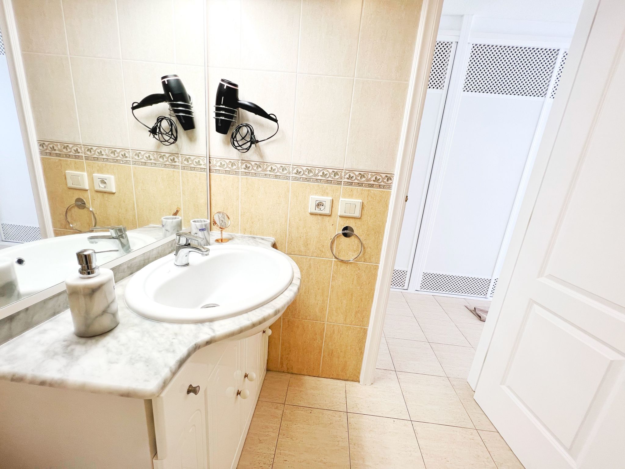 Appartement in Los Cristianos mit gemeinsamem Pool und Terrasse-Inside