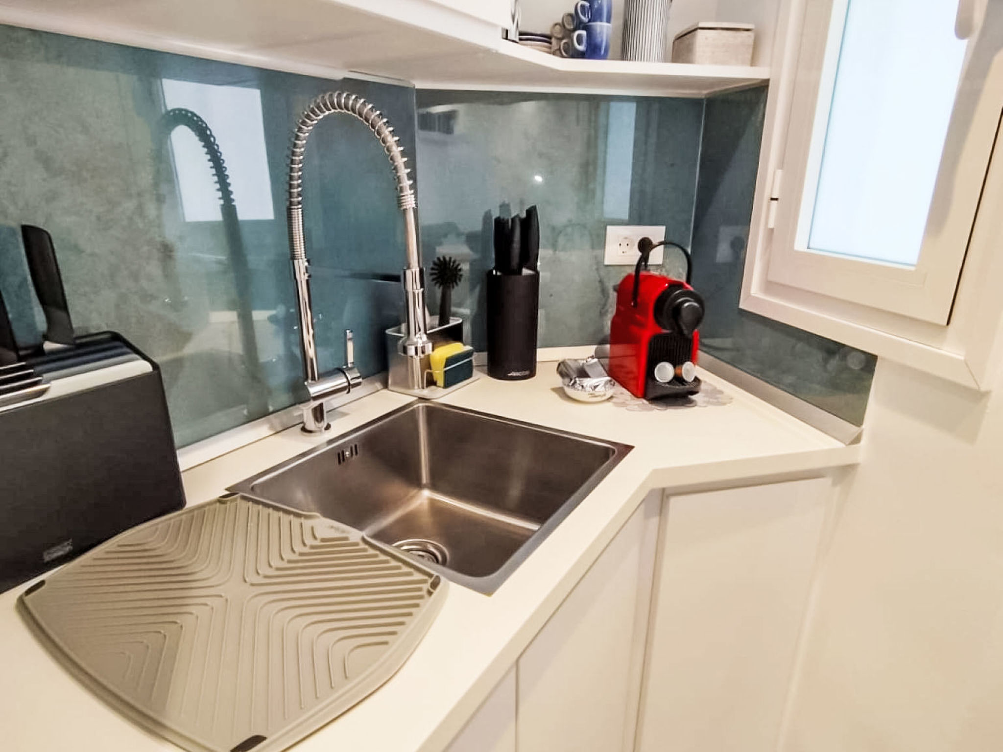 Ruhige, charmant renovierte Wohnung, Terrasse, P - Binnen
