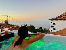Vrijstaande droomvilla met zeezicht en tuin in El Tanque, Tenerife - thumbnail 6