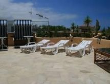 mit Terrasse