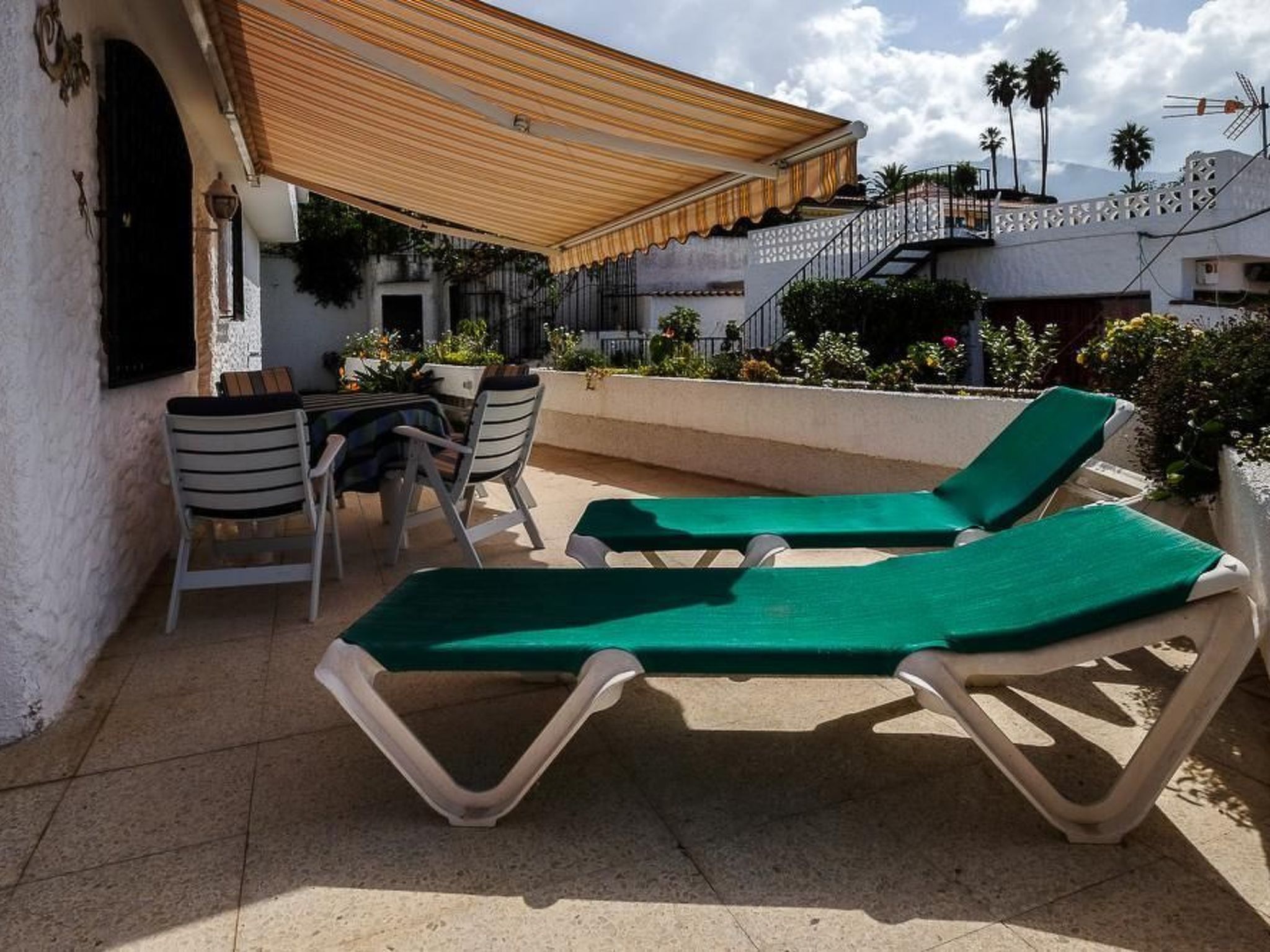 Strandnahes Haus mit Terrasse zum Sonnenuntergang — Terrace (2 of 26)