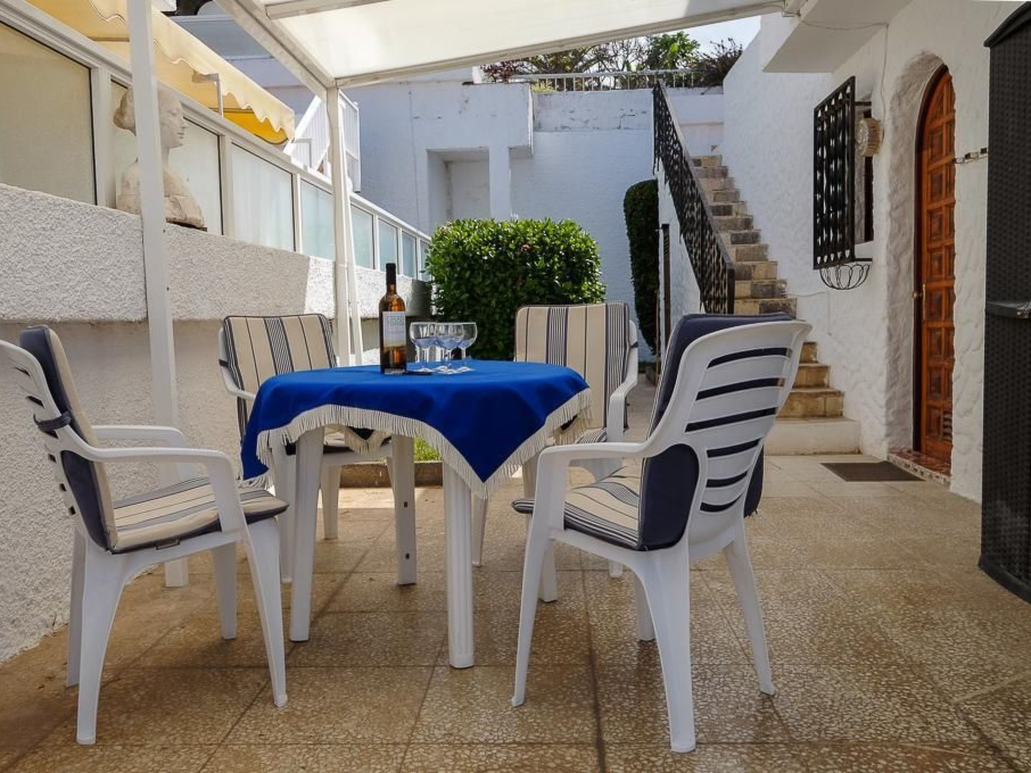 Strandnahes Haus mit Terrasse zum Sonnenuntergang — Terrace (4 of 26)