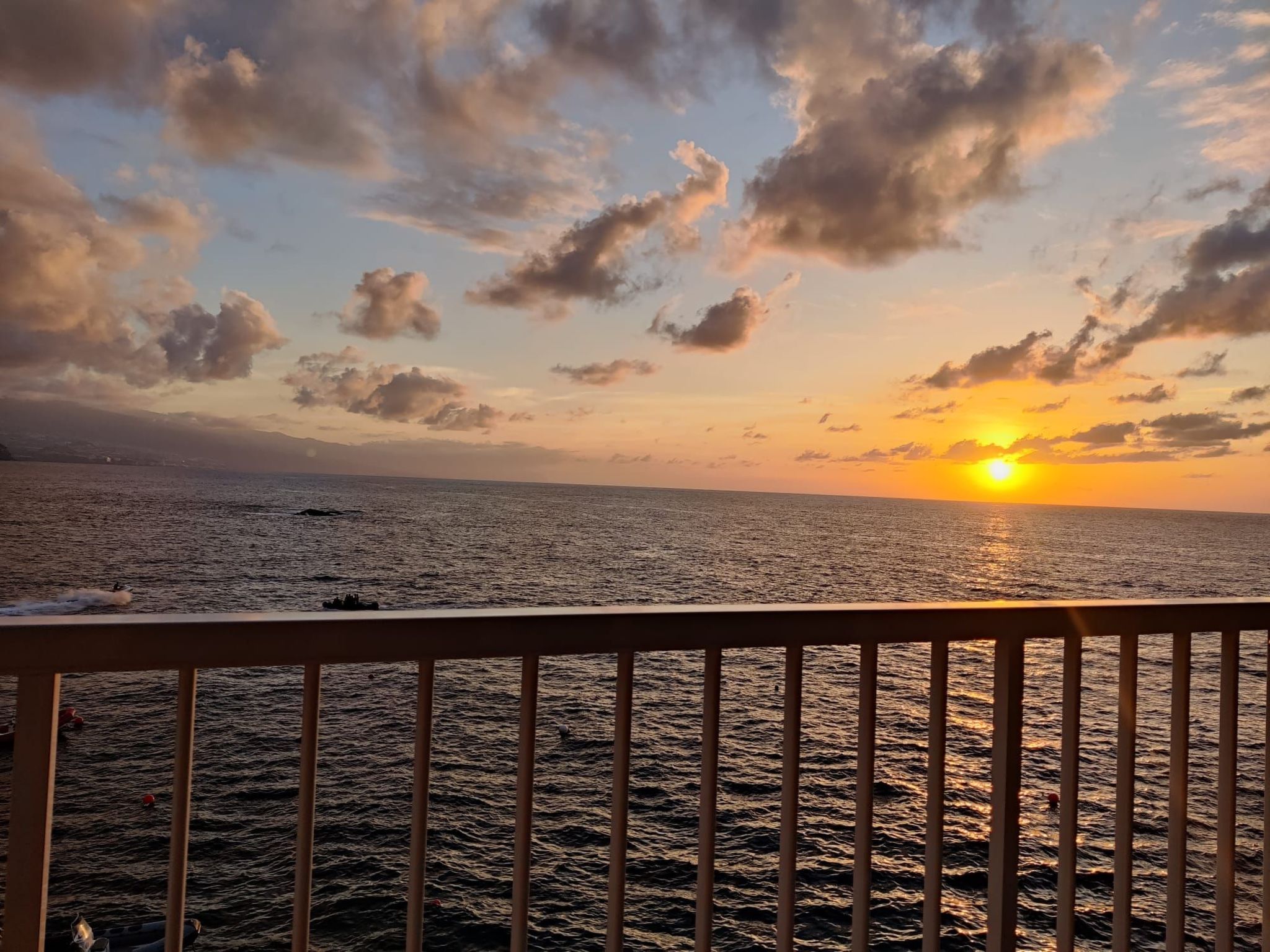 In Mesa Del Mar mit Offenem Balkon-Binnen